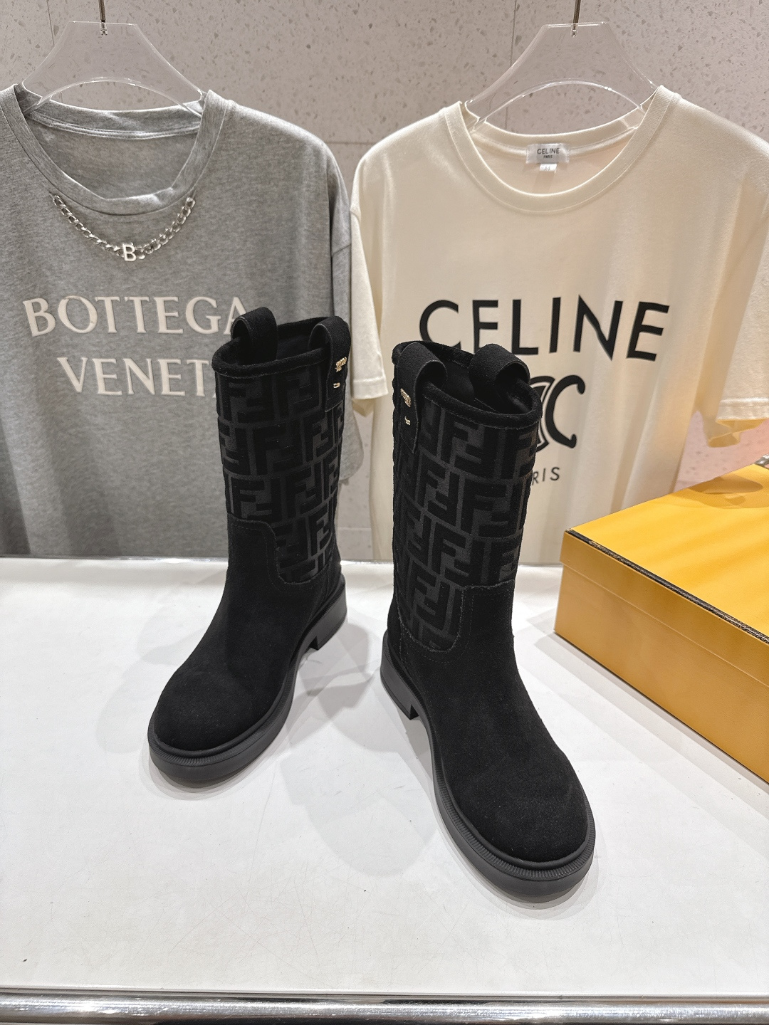 高版本出厂 FENDI芬迪F029 2025ss秋冬新款中靴直筒靴中筒靴 马丁靴芬迪又出美靴啦 高丝光牛