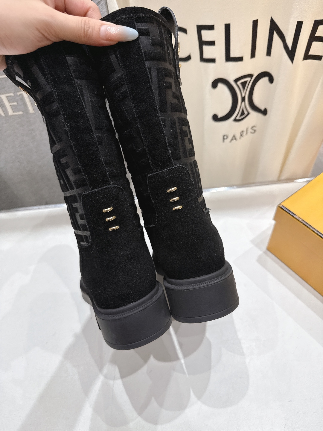 高版本出厂 FENDI芬迪F029 2025ss秋冬新款中靴直筒靴中筒靴 马丁靴芬迪又出美靴啦 高丝光牛