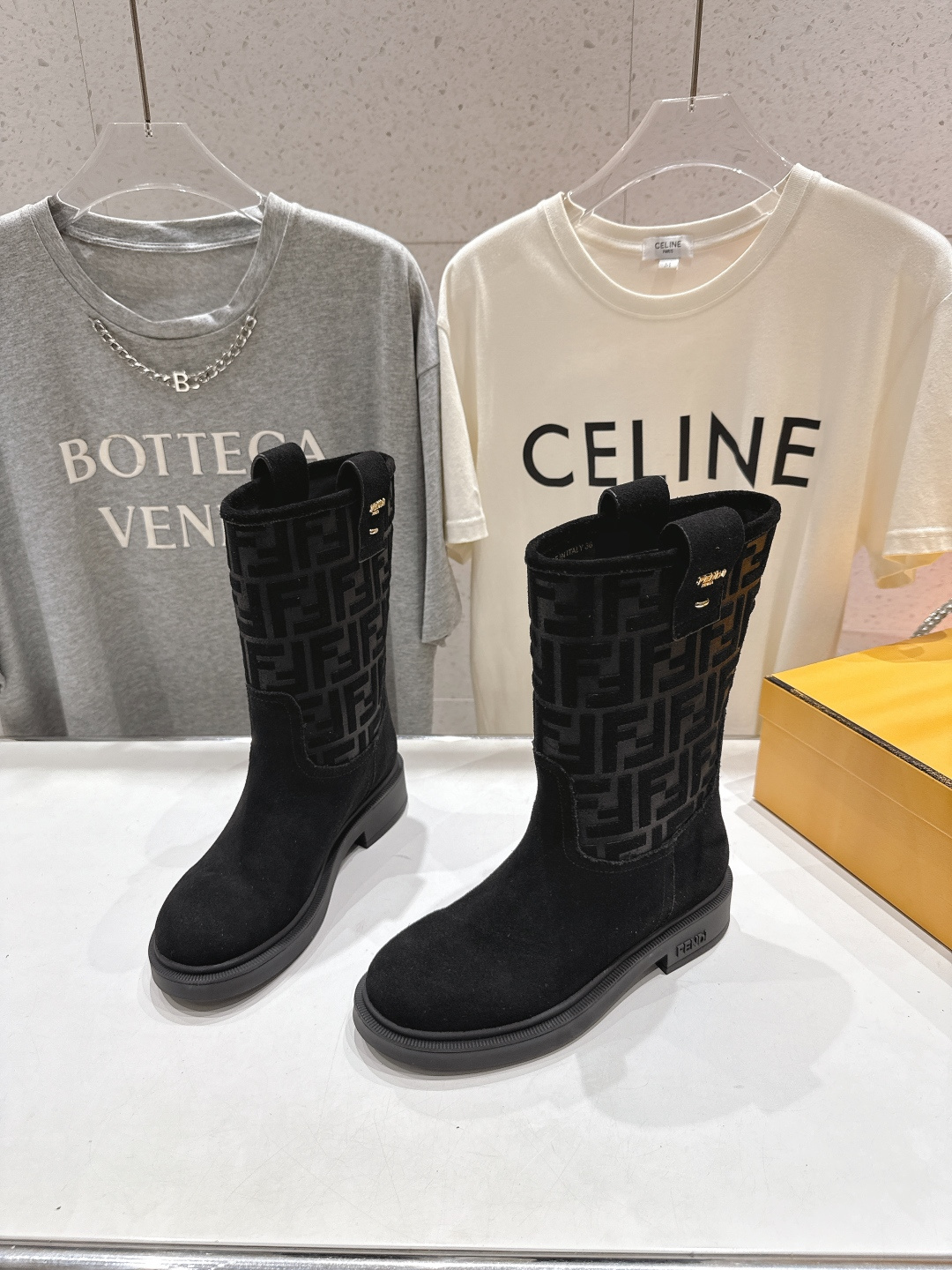 高版本出厂 FENDI芬迪F029 2025ss秋冬新款中靴直筒靴中筒靴 马丁靴芬迪又出美靴啦 高丝光牛