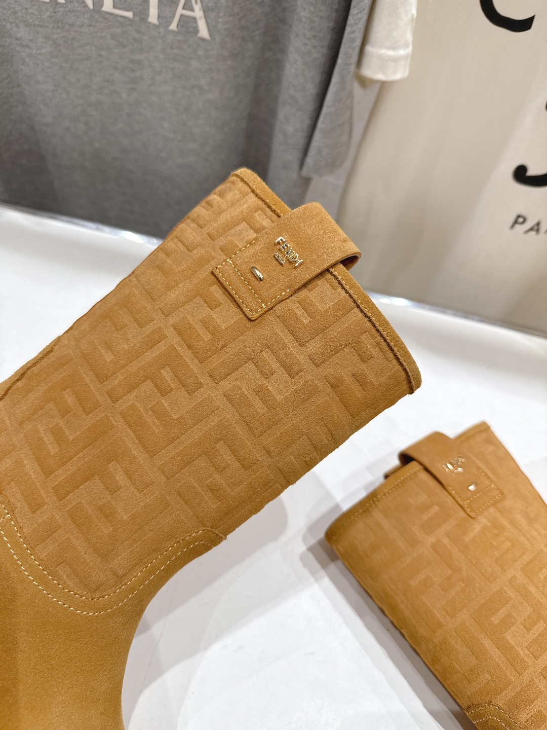 高版本出厂 FENDI芬迪F029 2025ss秋冬新款中靴直筒靴中筒靴 马丁靴芬迪又出美靴啦 高丝光牛