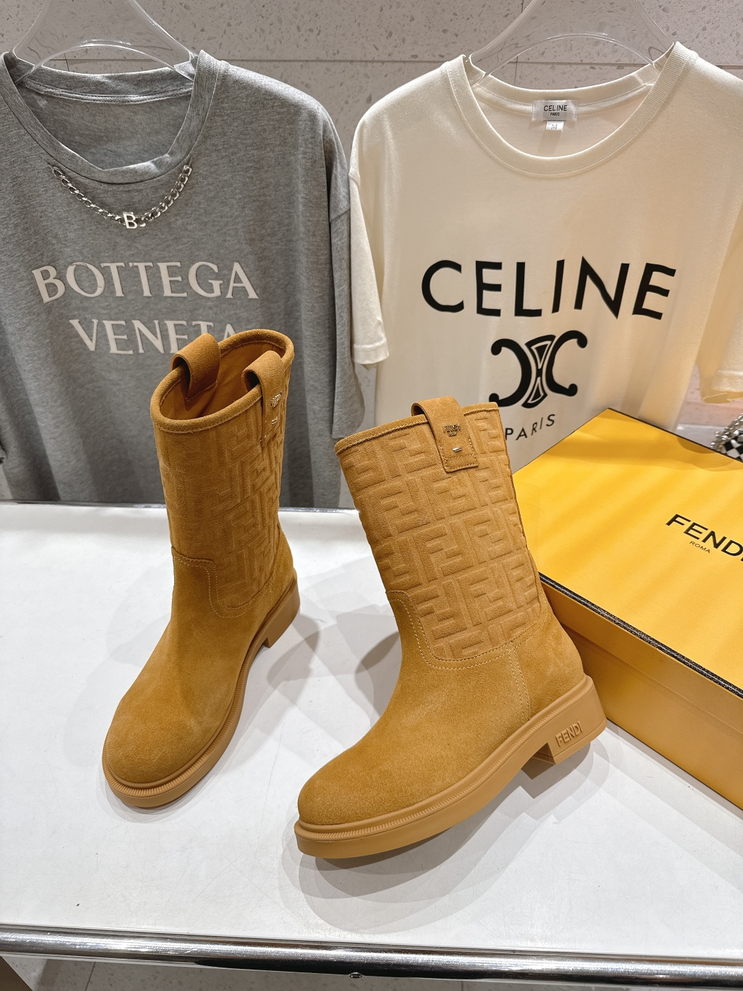 高版本出厂 FENDI芬迪F029 2025ss秋冬新款中靴直筒靴中筒靴 马丁靴芬迪又出美靴啦 高丝光牛