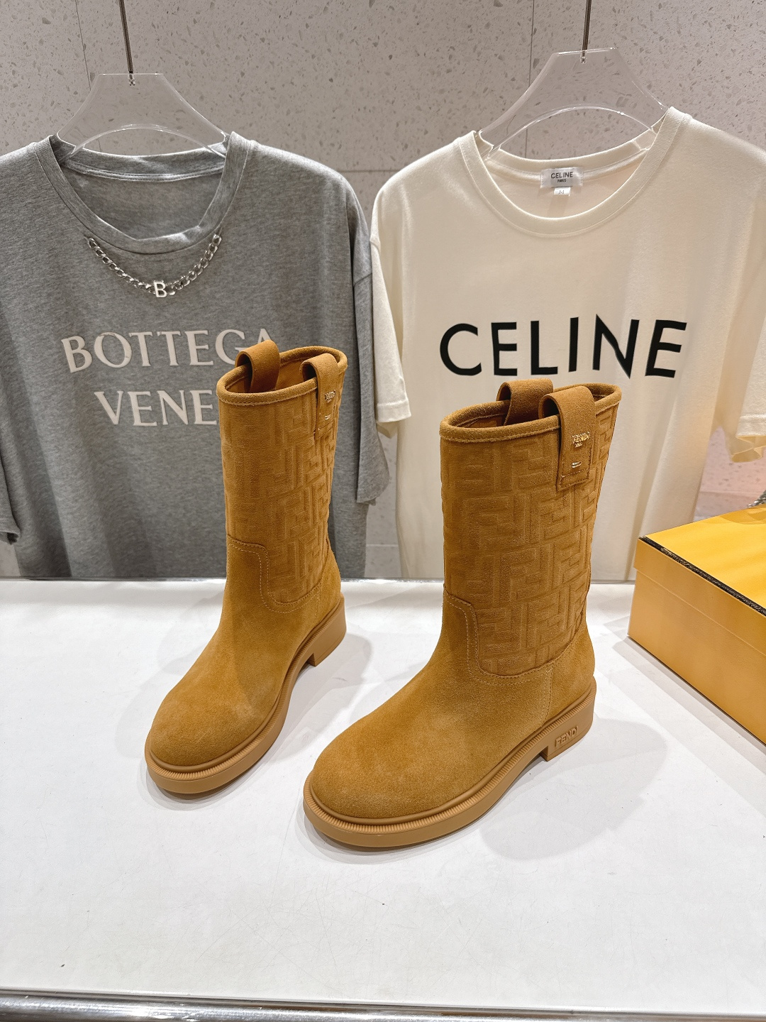 高版本出厂 FENDI芬迪F029 2025ss秋冬新款中靴直筒靴中筒靴 马丁靴芬迪又出美靴啦 高丝光牛