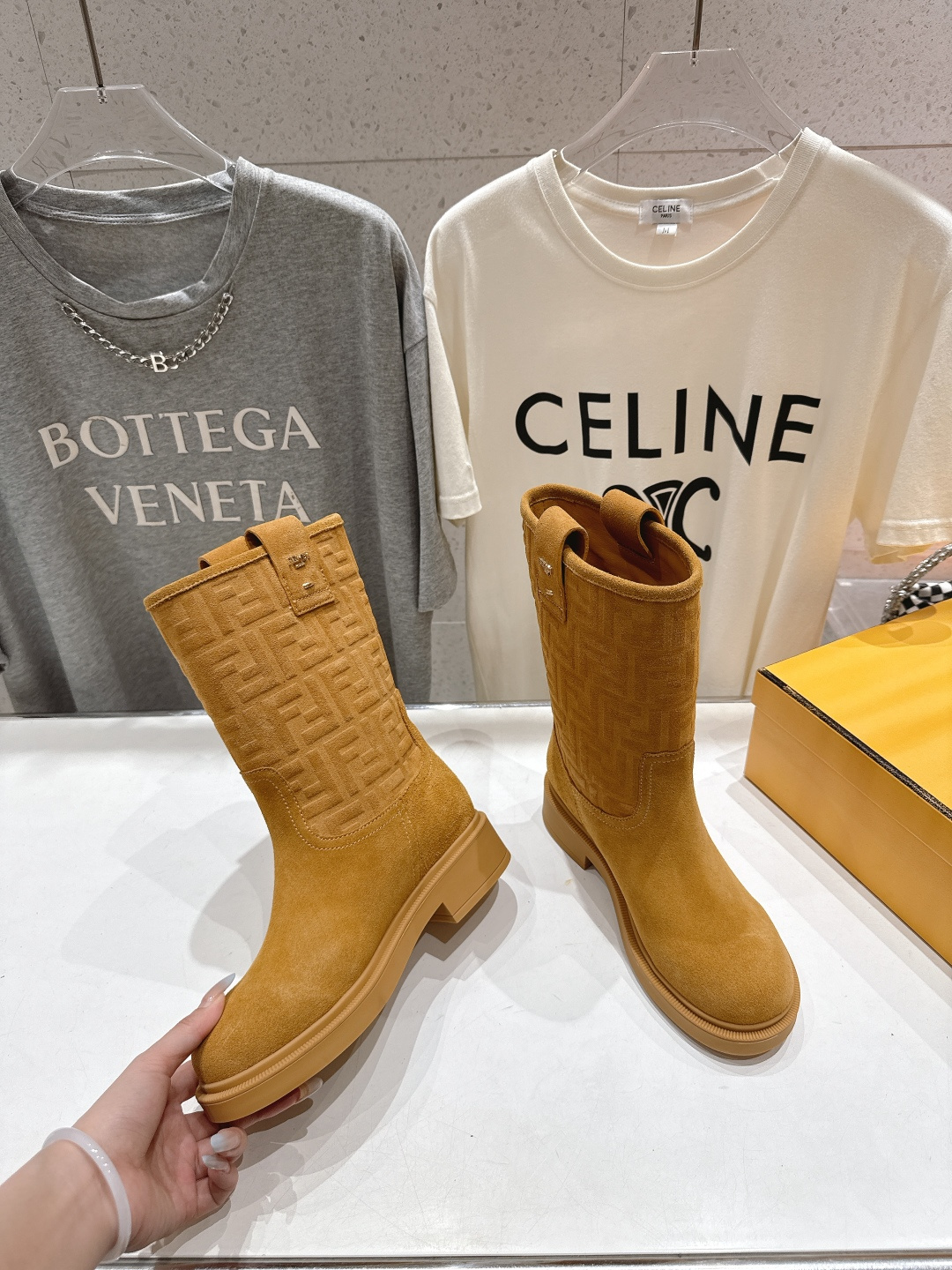 高版本出厂 FENDI芬迪F029 2025ss秋冬新款中靴直筒靴中筒靴 马丁靴芬迪又出美靴啦 高丝光牛