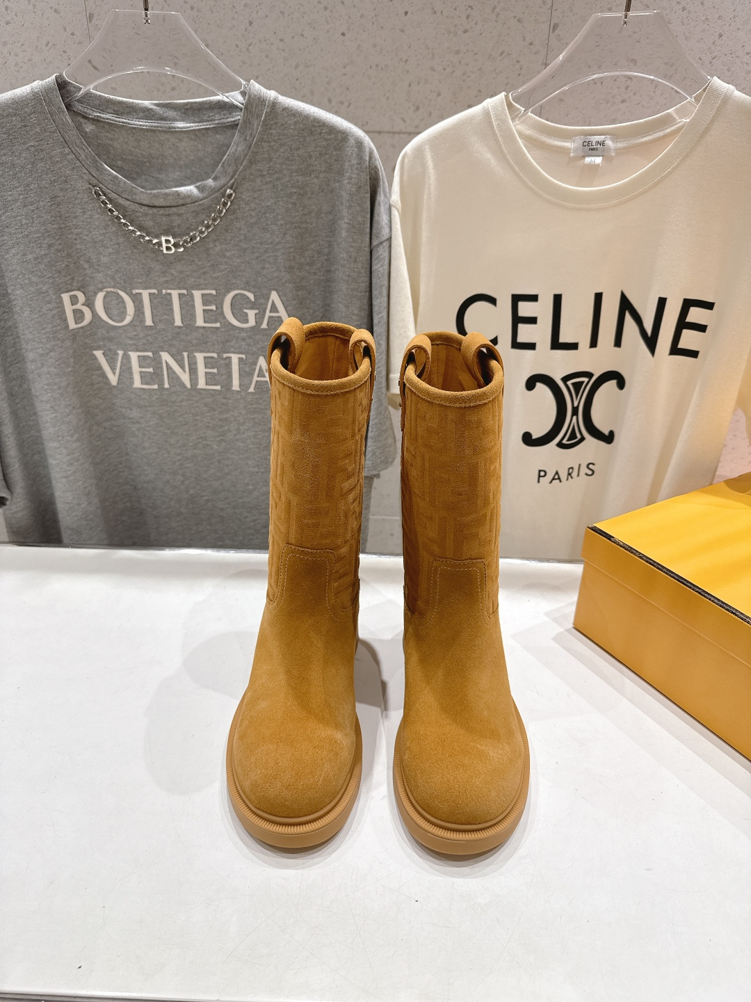 高版本出厂 FENDI芬迪F029 2025ss秋冬新款中靴直筒靴中筒靴 马丁靴芬迪又出美靴啦 高丝光牛