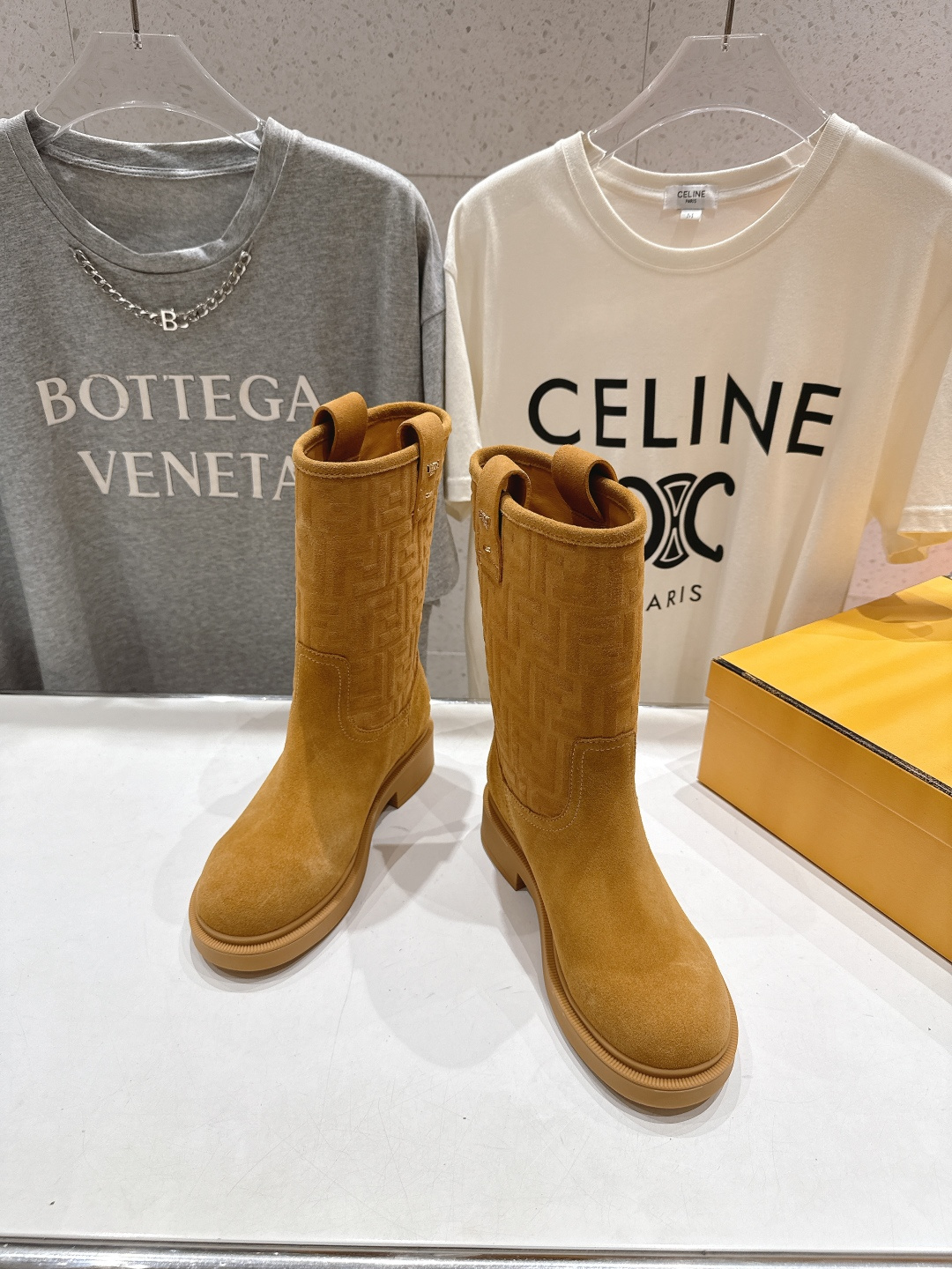 高版本出厂 FENDI芬迪F029 2025ss秋冬新款中靴直筒靴中筒靴 马丁靴芬迪又出美靴啦 高丝光牛