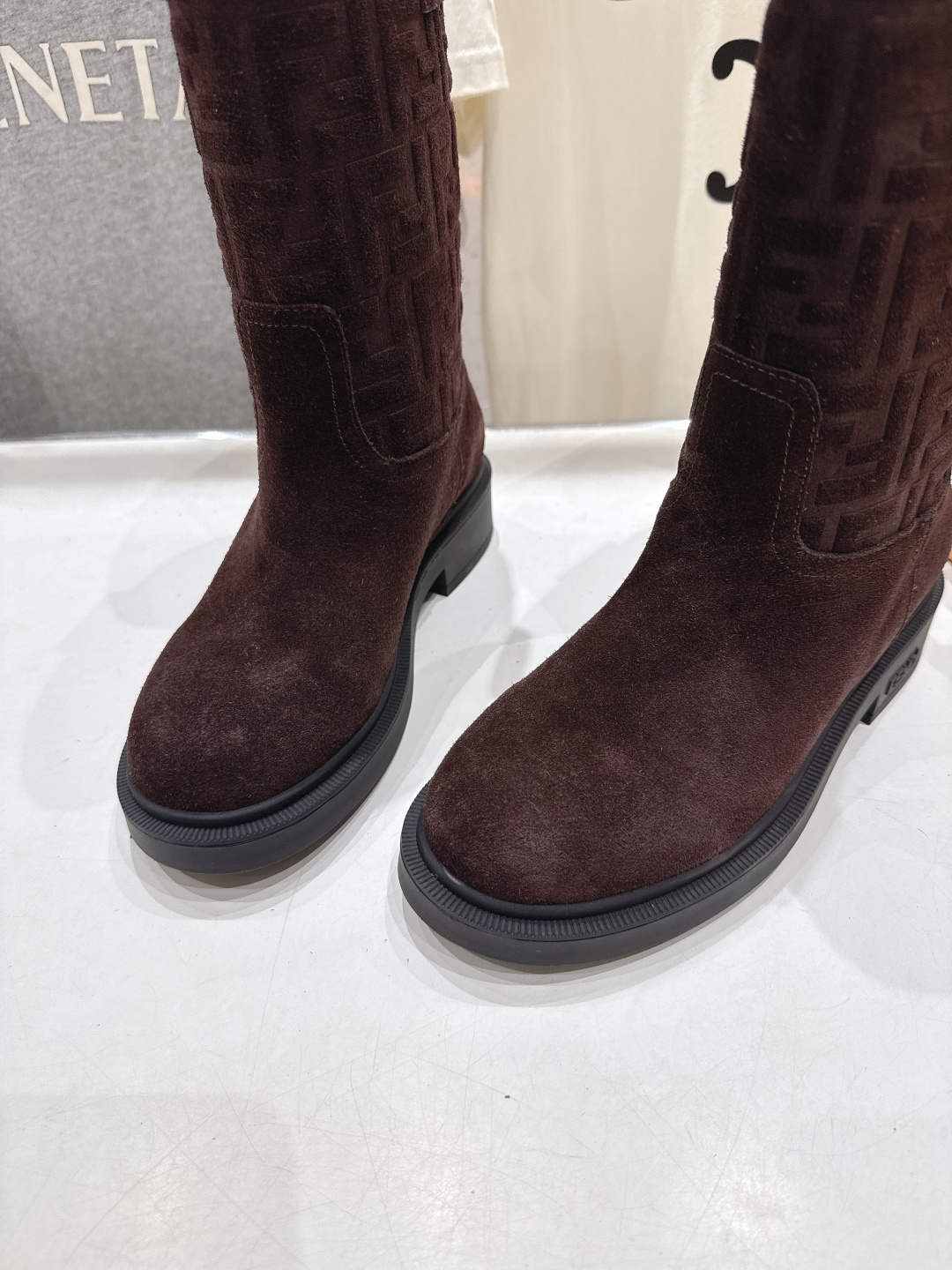 高版本出厂 FENDI芬迪F029 2025ss秋冬新款中靴直筒靴中筒靴 马丁靴芬迪又出美靴啦 高丝光牛