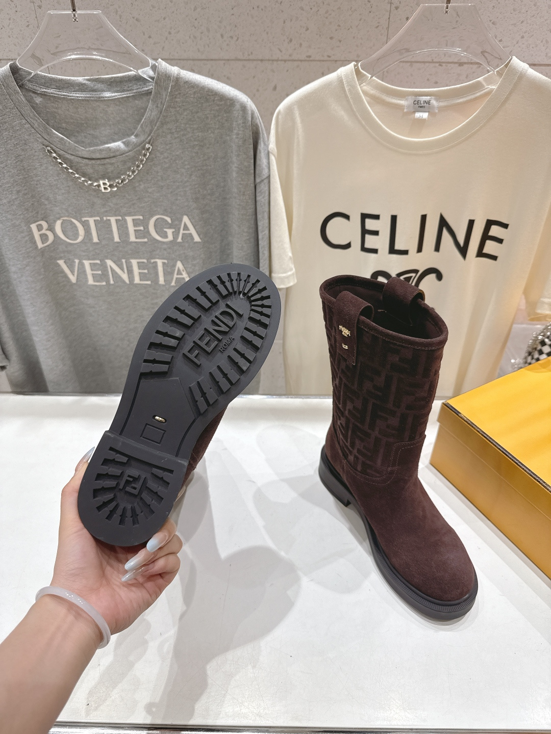 高版本出厂 FENDI芬迪F029 2025ss秋冬新款中靴直筒靴中筒靴 马丁靴芬迪又出美靴啦 高丝光牛