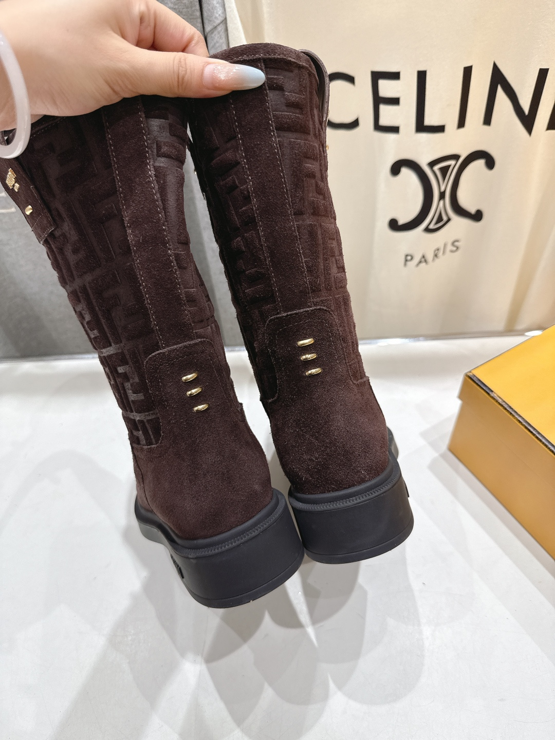 高版本出厂 FENDI芬迪F029 2025ss秋冬新款中靴直筒靴中筒靴 马丁靴芬迪又出美靴啦 高丝光牛