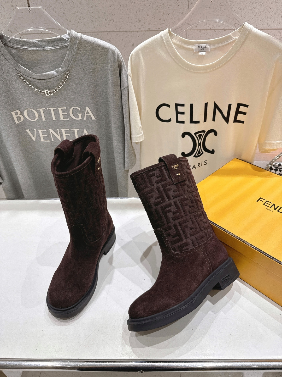 高版本出厂 FENDI芬迪F029 2025ss秋冬新款中靴直筒靴中筒靴 马丁靴芬迪又出美靴啦 高丝光牛