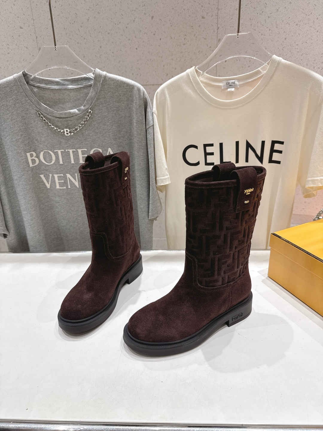 高版本出厂 FENDI芬迪F029 2025ss秋冬新款中靴直筒靴中筒靴 马丁靴芬迪又出美靴啦 高丝光牛