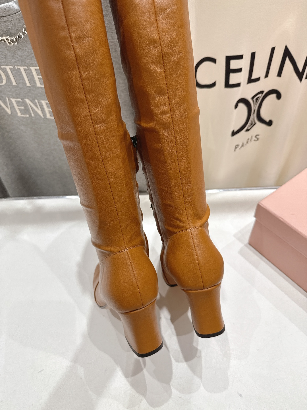 高版本出厂 MiuMiu*缪缪/F026 2025ss秋冬走秀新款高跟过膝长靴弹力靴走秀款出现在各大时装