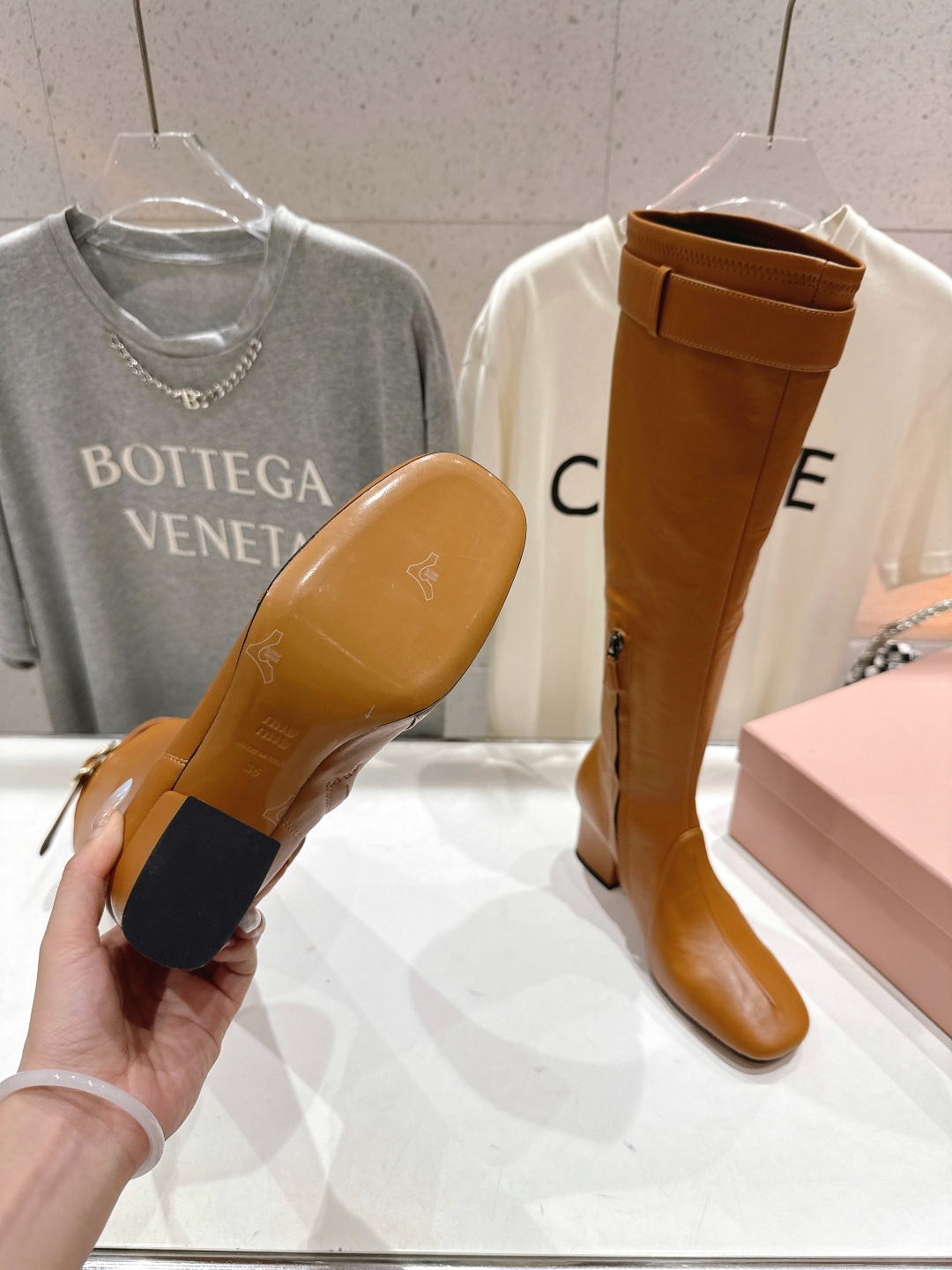 高版本出厂 MiuMiu*缪缪/F026 2025ss秋冬走秀新款高跟过膝长靴弹力靴走秀款出现在各大时装