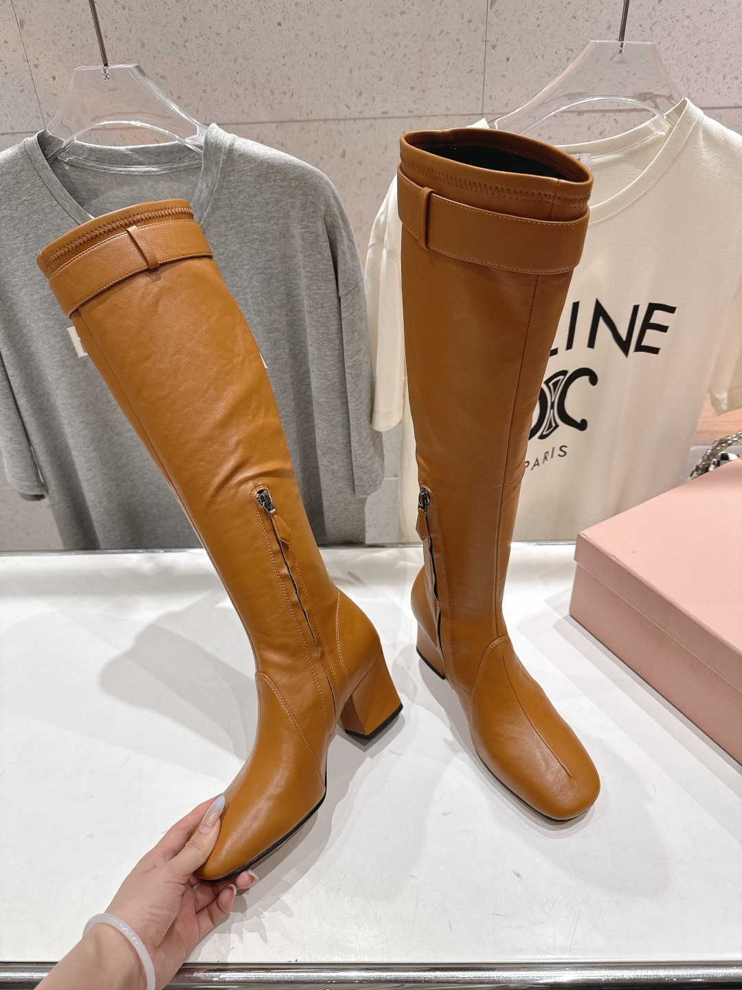 高版本出厂 MiuMiu*缪缪/F026 2025ss秋冬走秀新款高跟过膝长靴弹力靴走秀款出现在各大时装