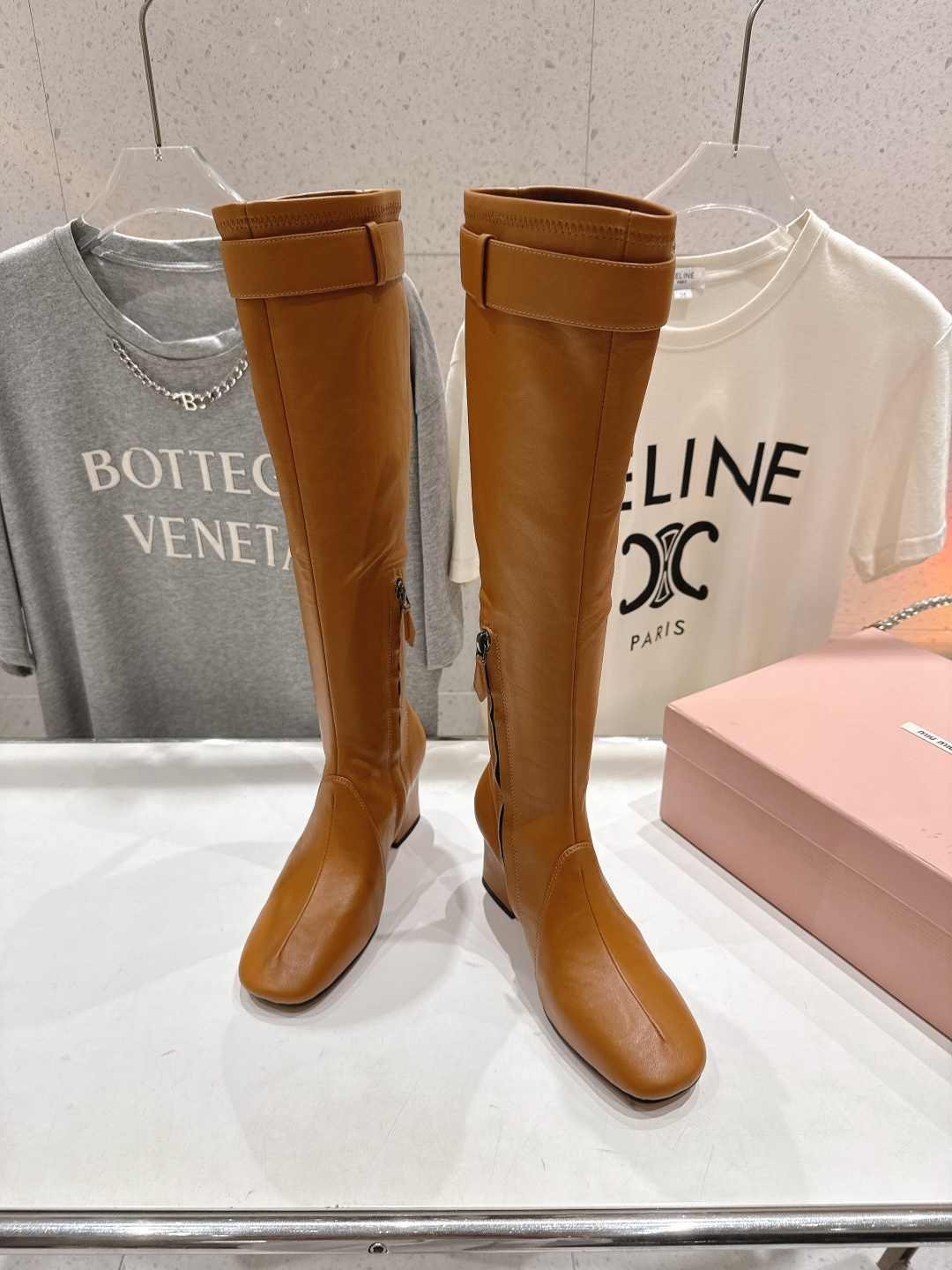 高版本出厂 MiuMiu*缪缪/F026 2025ss秋冬走秀新款高跟过膝长靴弹力靴走秀款出现在各大时装