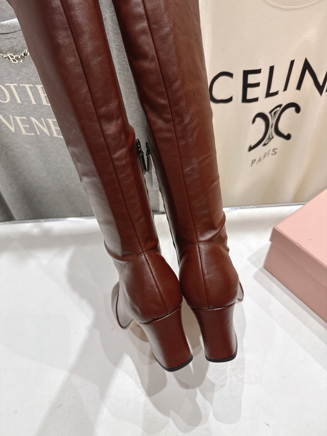 高版本出厂 MiuMiu*缪缪/F026 2025ss秋冬走秀新款高跟过膝长靴弹力靴走秀款出现在各大时装