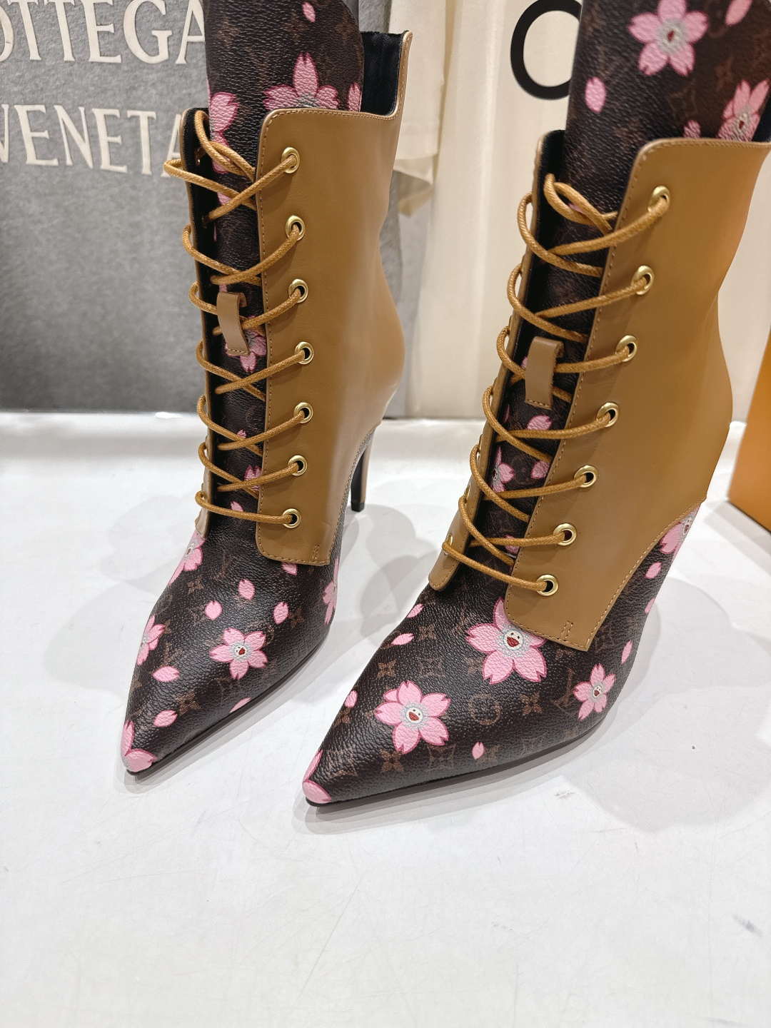 高版本出厂 LOUIS VUITTON 25ss LV驴牌秋冬新款高跟短靴楦型百搭瘦脚yyds.造型立体