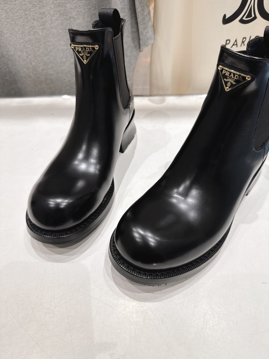 高版本出厂 prada/普拉达F025 2025ss最新三角扣厚底短靴马丁靴，非常耐看的一款走秀款小短靴