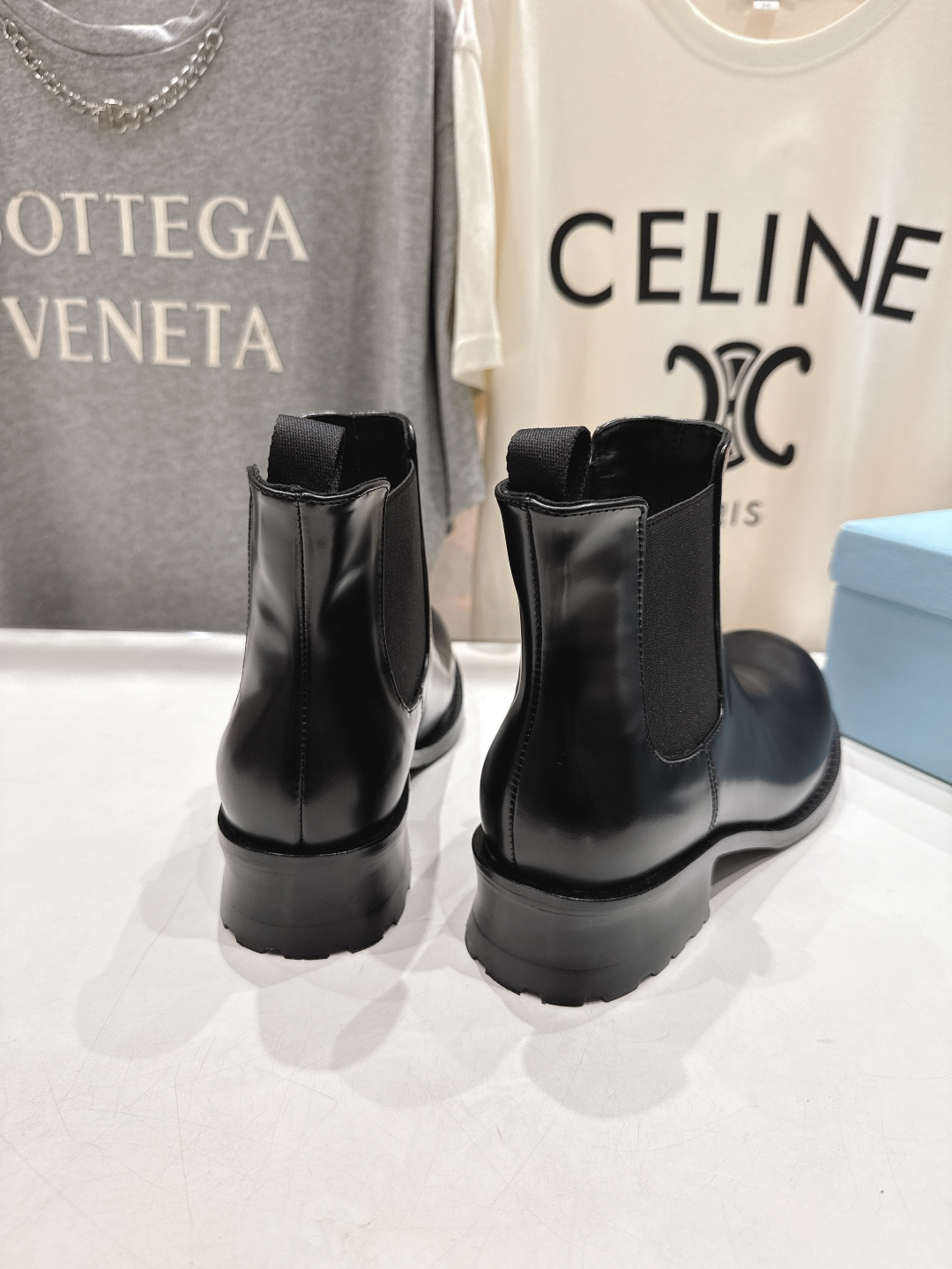 高版本出厂 prada/普拉达F025 2025ss最新三角扣厚底短靴马丁靴，非常耐看的一款走秀款小短靴