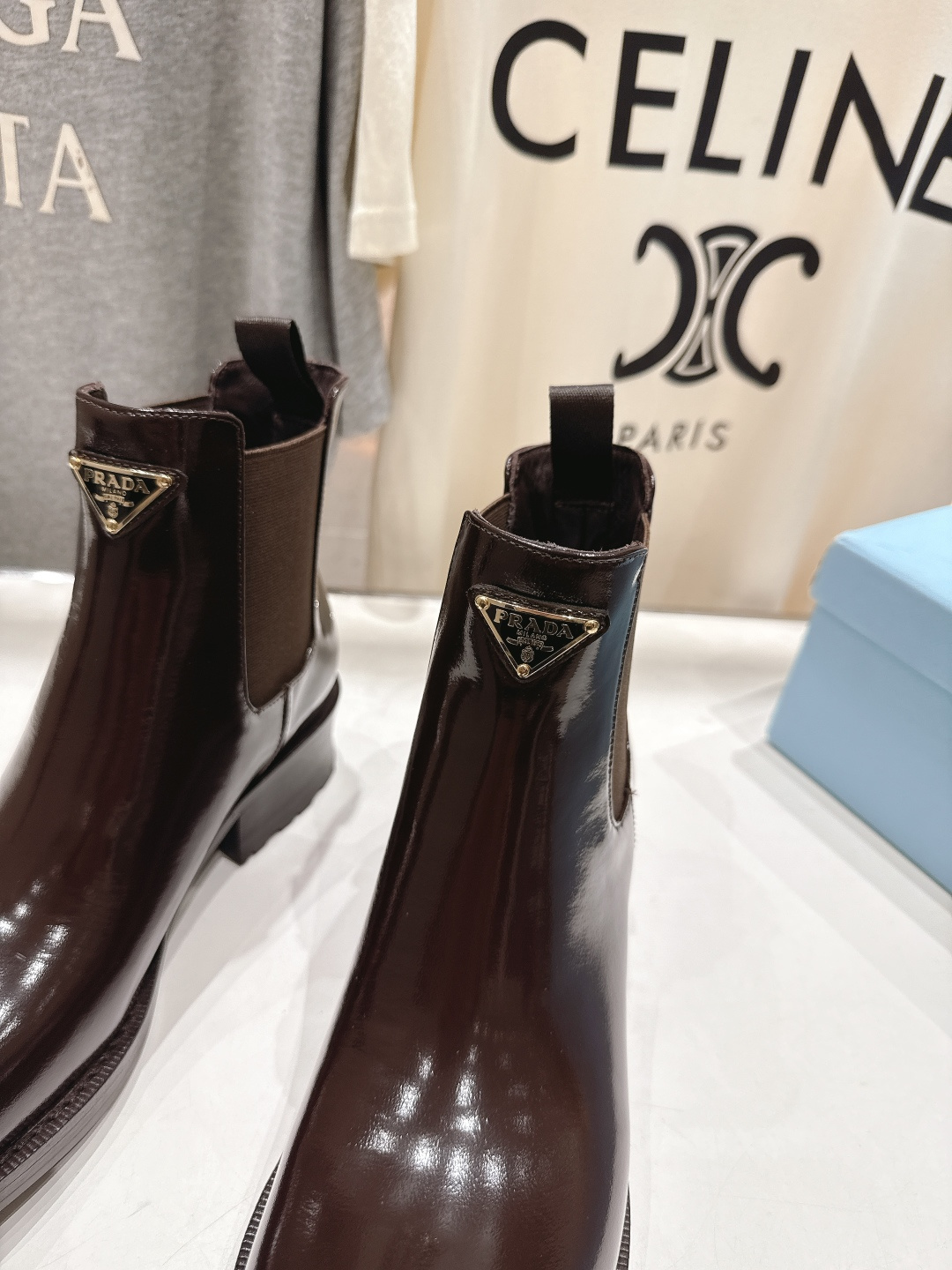 高版本出厂 prada/普拉达F025 2025ss最新三角扣厚底短靴马丁靴，非常耐看的一款走秀款小短靴