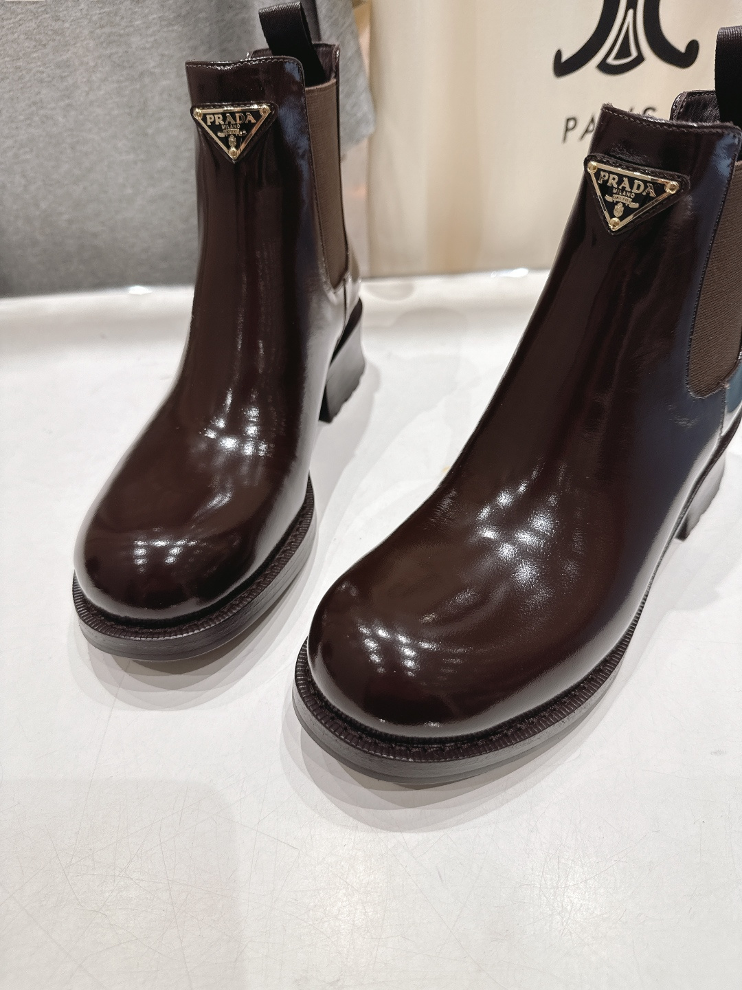 高版本出厂 prada/普拉达F025 2025ss最新三角扣厚底短靴马丁靴，非常耐看的一款走秀款小短靴