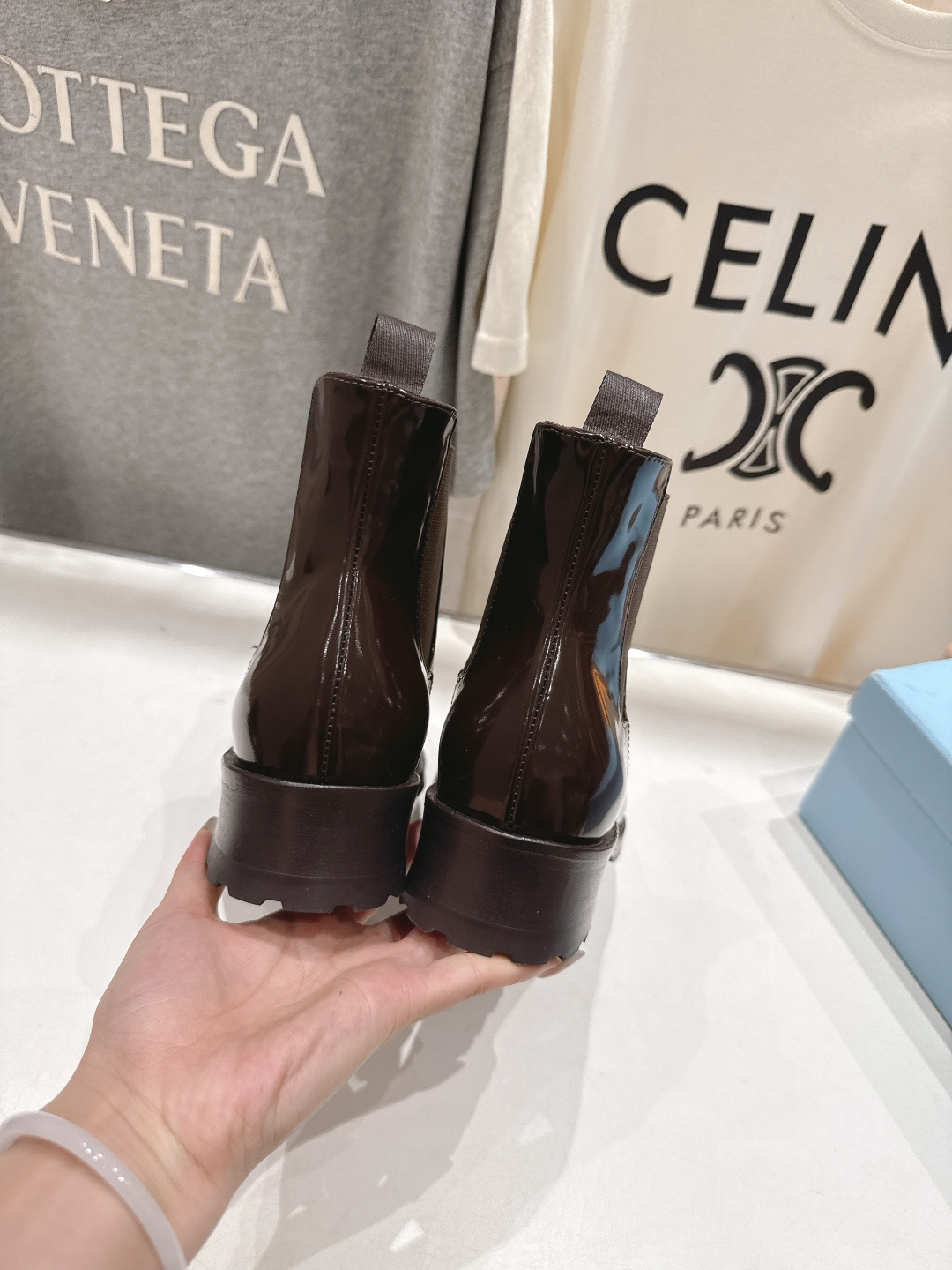 高版本出厂 prada/普拉达F025 2025ss最新三角扣厚底短靴马丁靴，非常耐看的一款走秀款小短靴