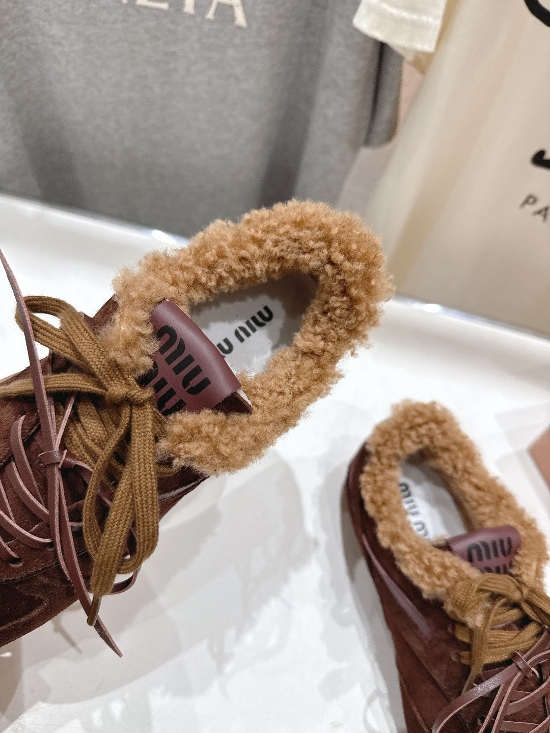 高版本出厂 毛里 MiuMiu/缪缪F022 2025ss秋冬走秀新款系带德训鞋休闲运动鞋 这款系带休闲