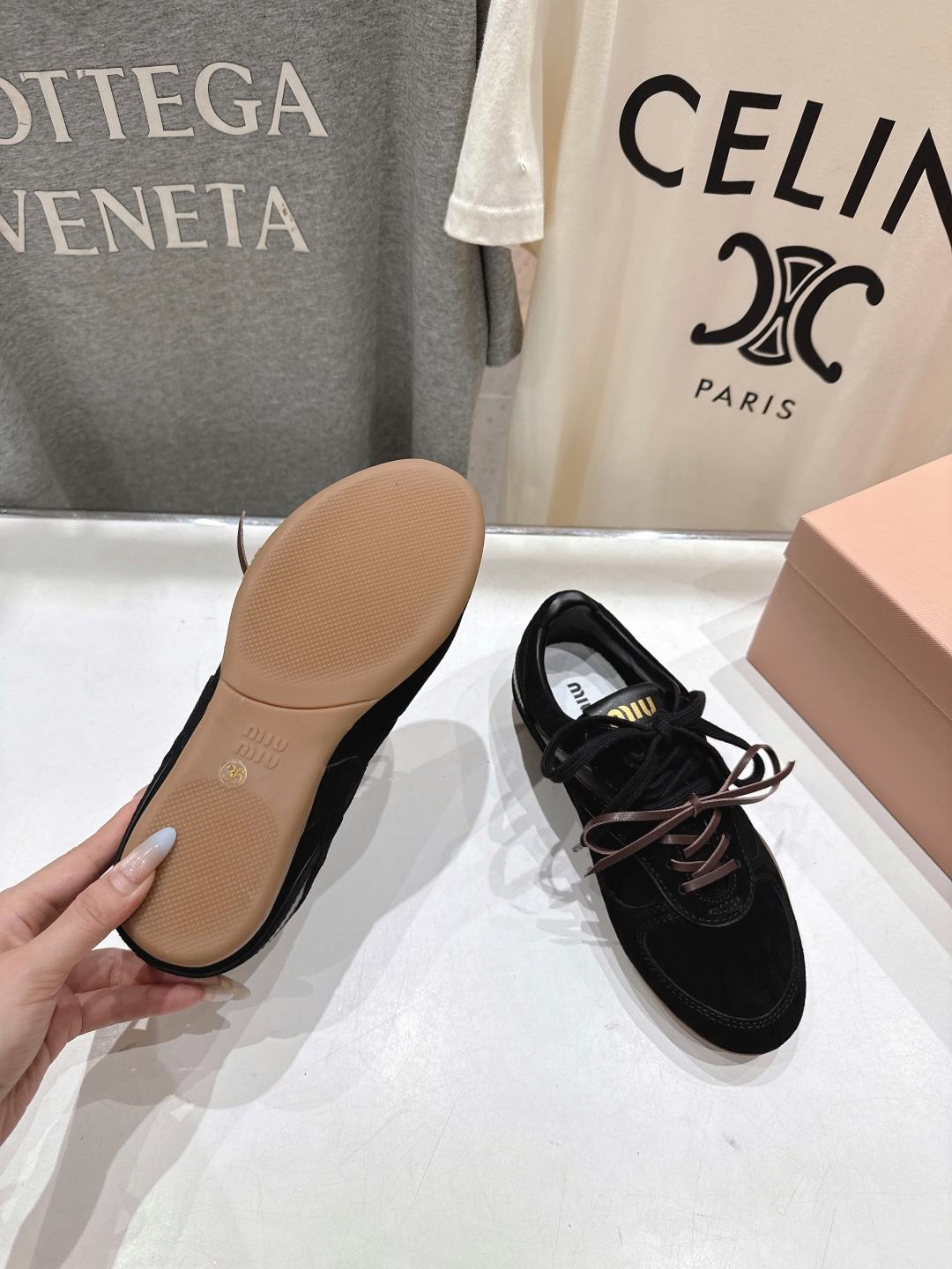 高版本出厂 MiuMiu/缪缪F022 2025ss秋冬走秀新款系带德训鞋休闲运动鞋 这款系带休闲运动鞋