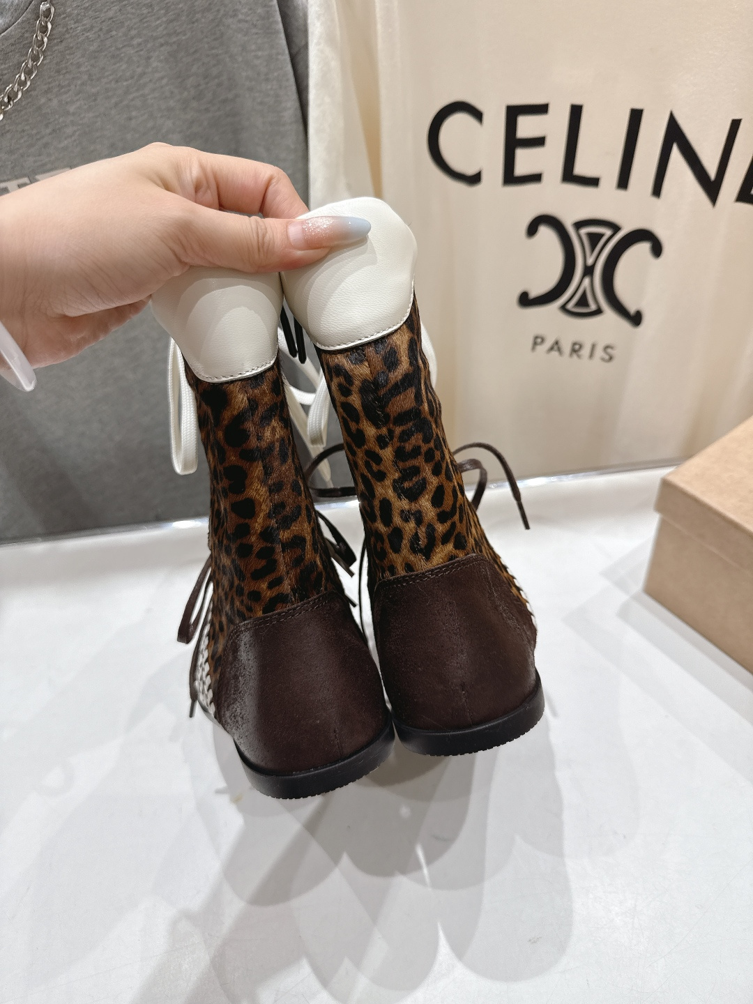 顶级出厂 Renian 小众潮牌～F028秋冬新款复古英伦风系带短靴马丁靴网红明星小红书狂追热推 发售蠢