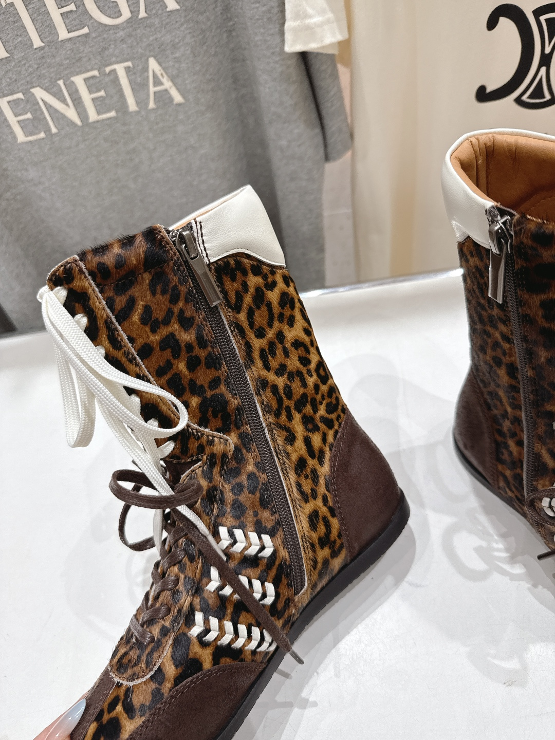 顶级出厂 Renian 小众潮牌～F028秋冬新款复古英伦风系带短靴马丁靴网红明星小红书狂追热推 发售蠢