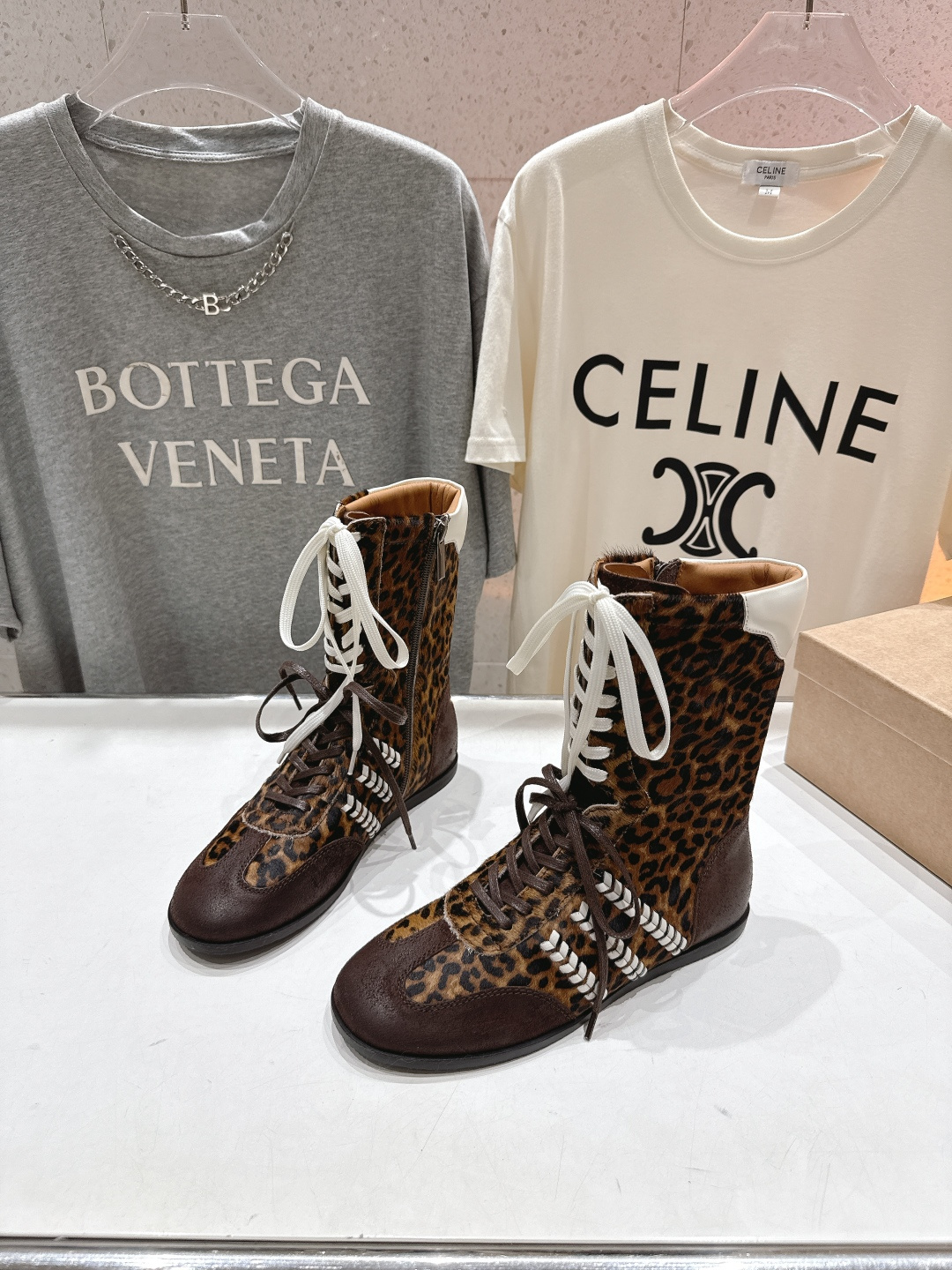 顶级出厂 Renian 小众潮牌～F028秋冬新款复古英伦风系带短靴马丁靴网红明星小红书狂追热推 发售蠢