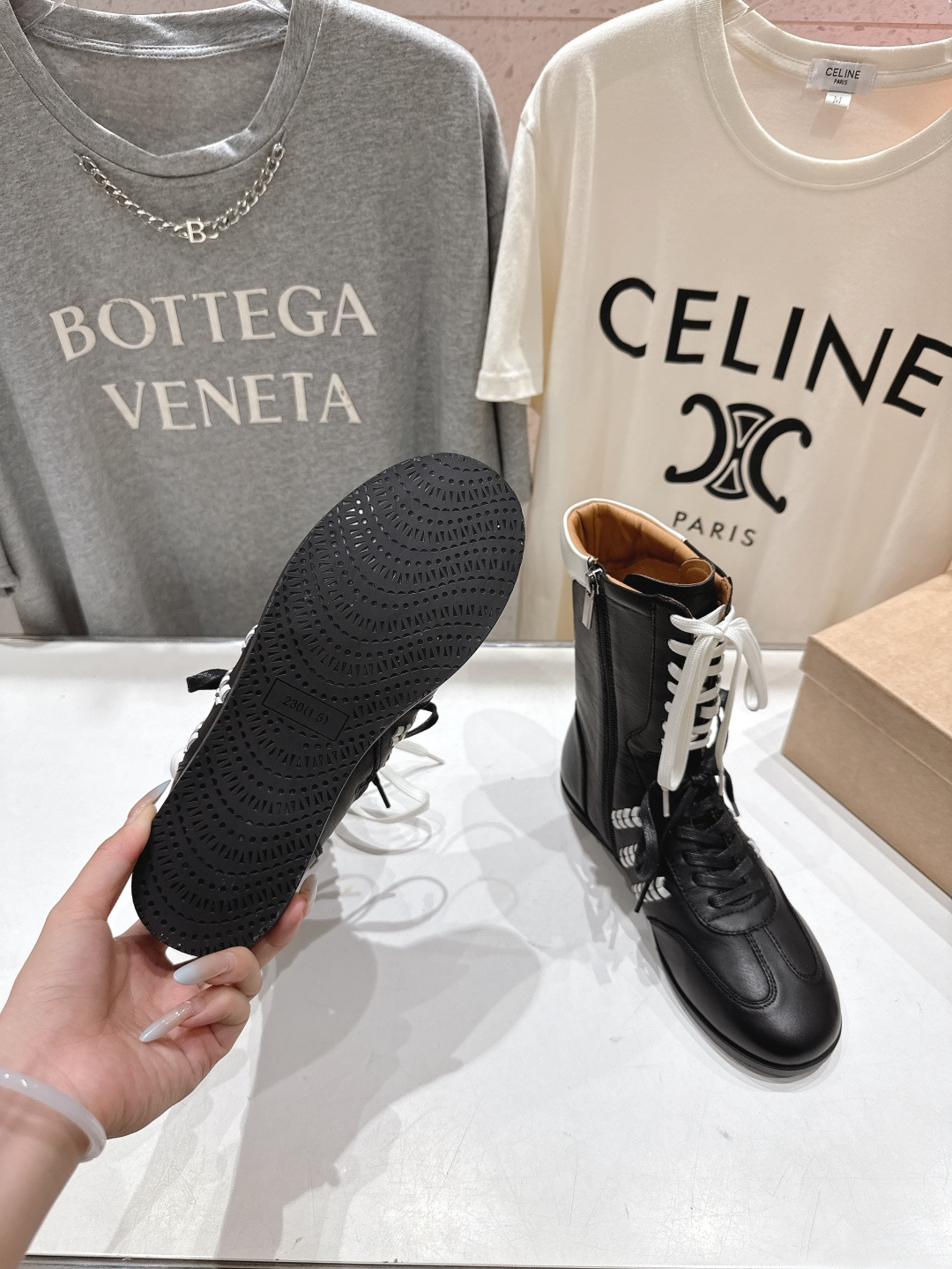 顶级出厂 Renian 小众潮牌～F028秋冬新款复古英伦风系带短靴马丁靴网红明星小红书狂追热推 发售蠢