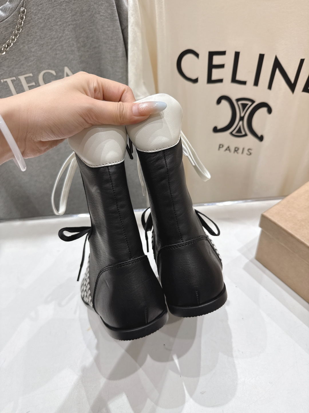 顶级出厂 Renian 小众潮牌～F028秋冬新款复古英伦风系带短靴马丁靴网红明星小红书狂追热推 发售蠢