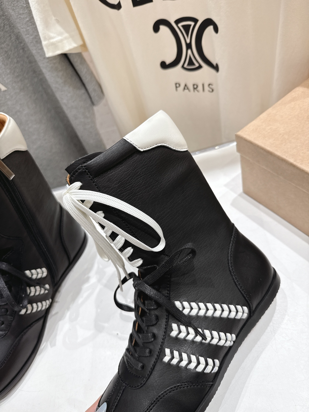 顶级出厂 Renian 小众潮牌～F028秋冬新款复古英伦风系带短靴马丁靴网红明星小红书狂追热推 发售蠢