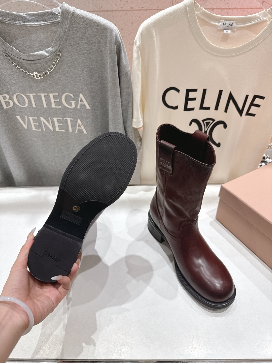 高版本出厂 MiuMiu/缪缪F022 25ss秋冬走秀款西部系列·复古做旧堆堆靴机车靴马丁靴今年最值得