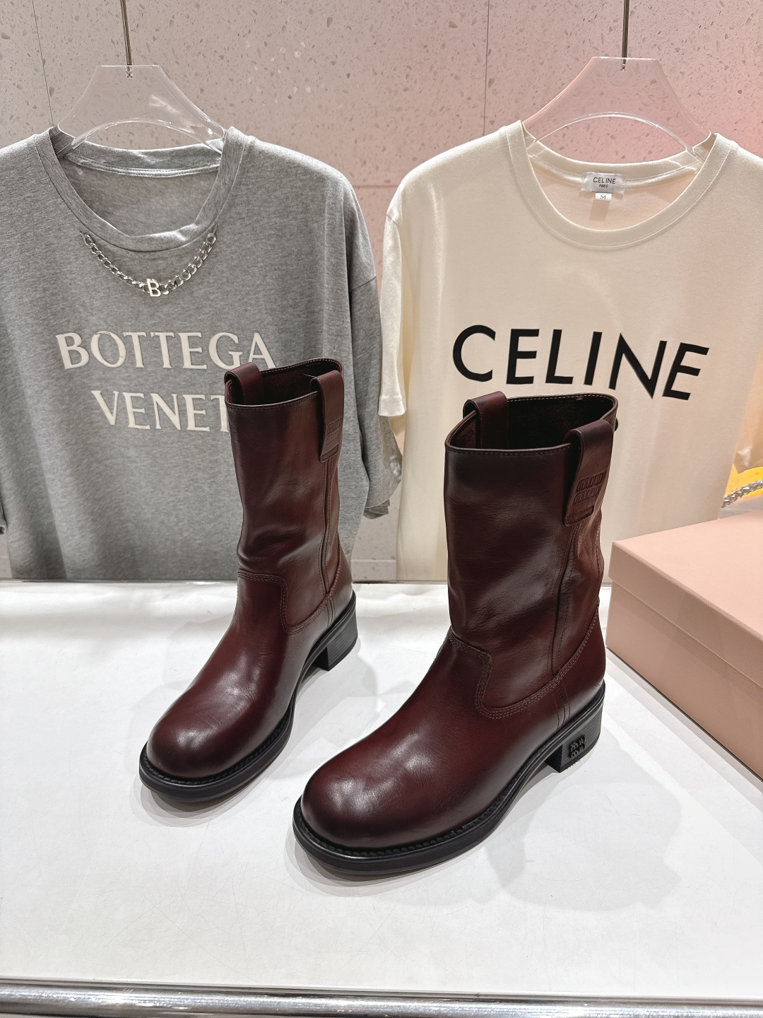 高版本出厂 MiuMiu/缪缪F022 25ss秋冬走秀款西部系列·复古做旧堆堆靴机车靴马丁靴今年最值得