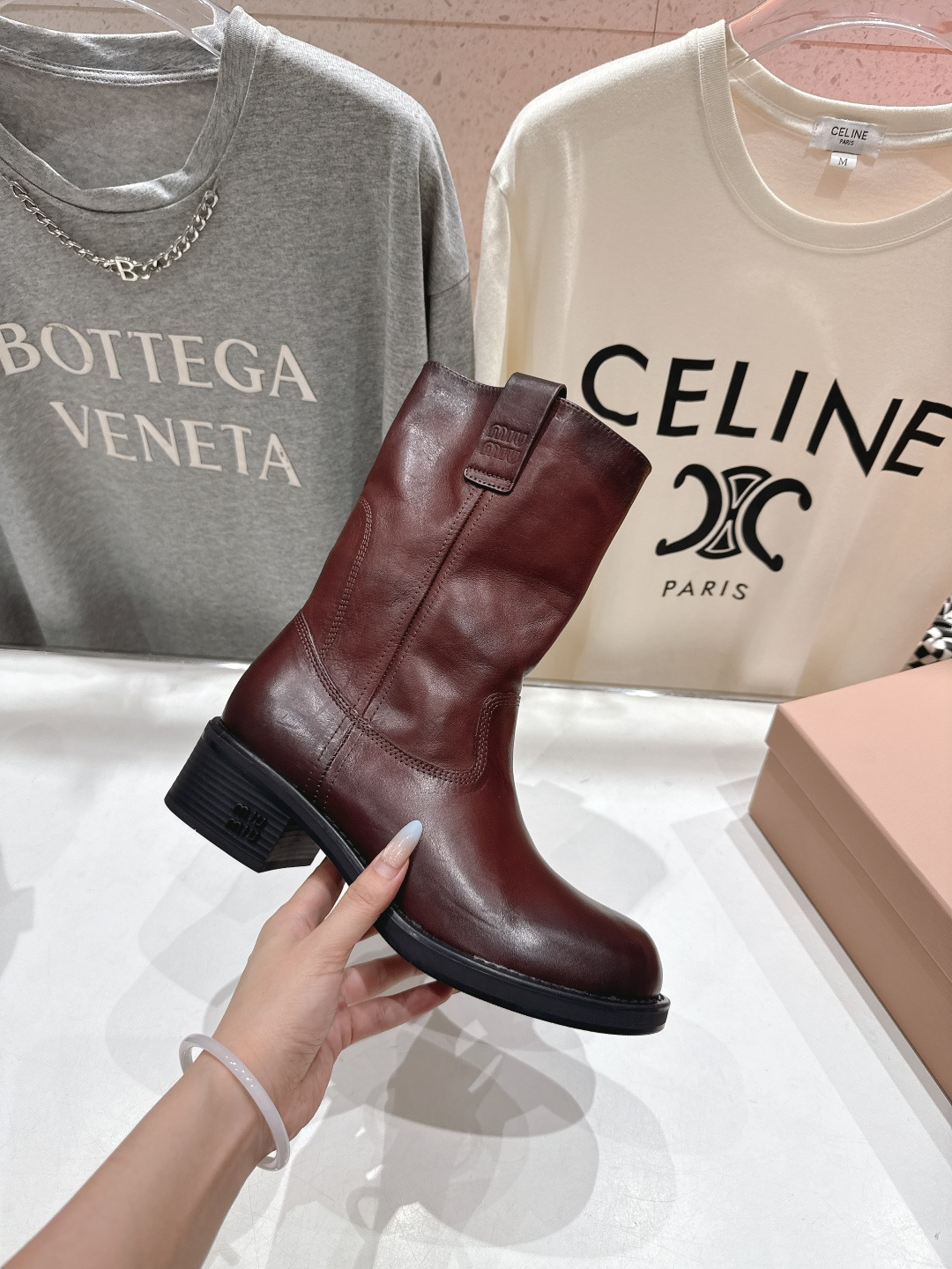 高版本出厂 MiuMiu/缪缪F022 25ss秋冬走秀款西部系列·复古做旧堆堆靴机车靴马丁靴今年最值得