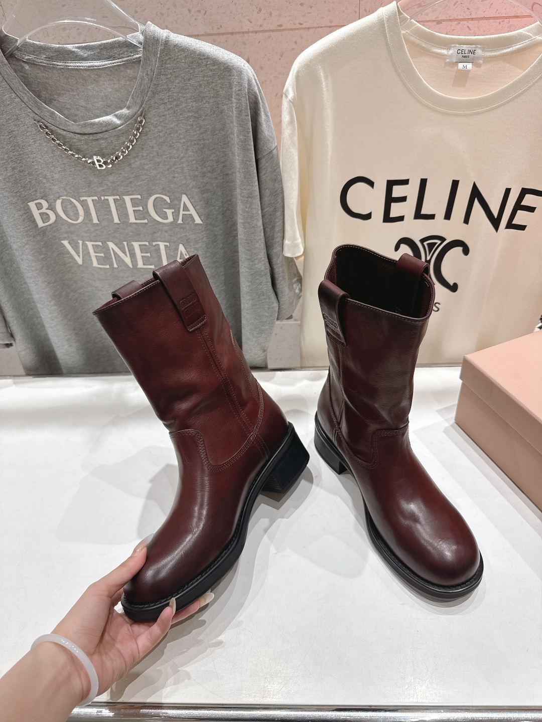 高版本出厂 MiuMiu/缪缪F022 25ss秋冬走秀款西部系列·复古做旧堆堆靴机车靴马丁靴今年最值得