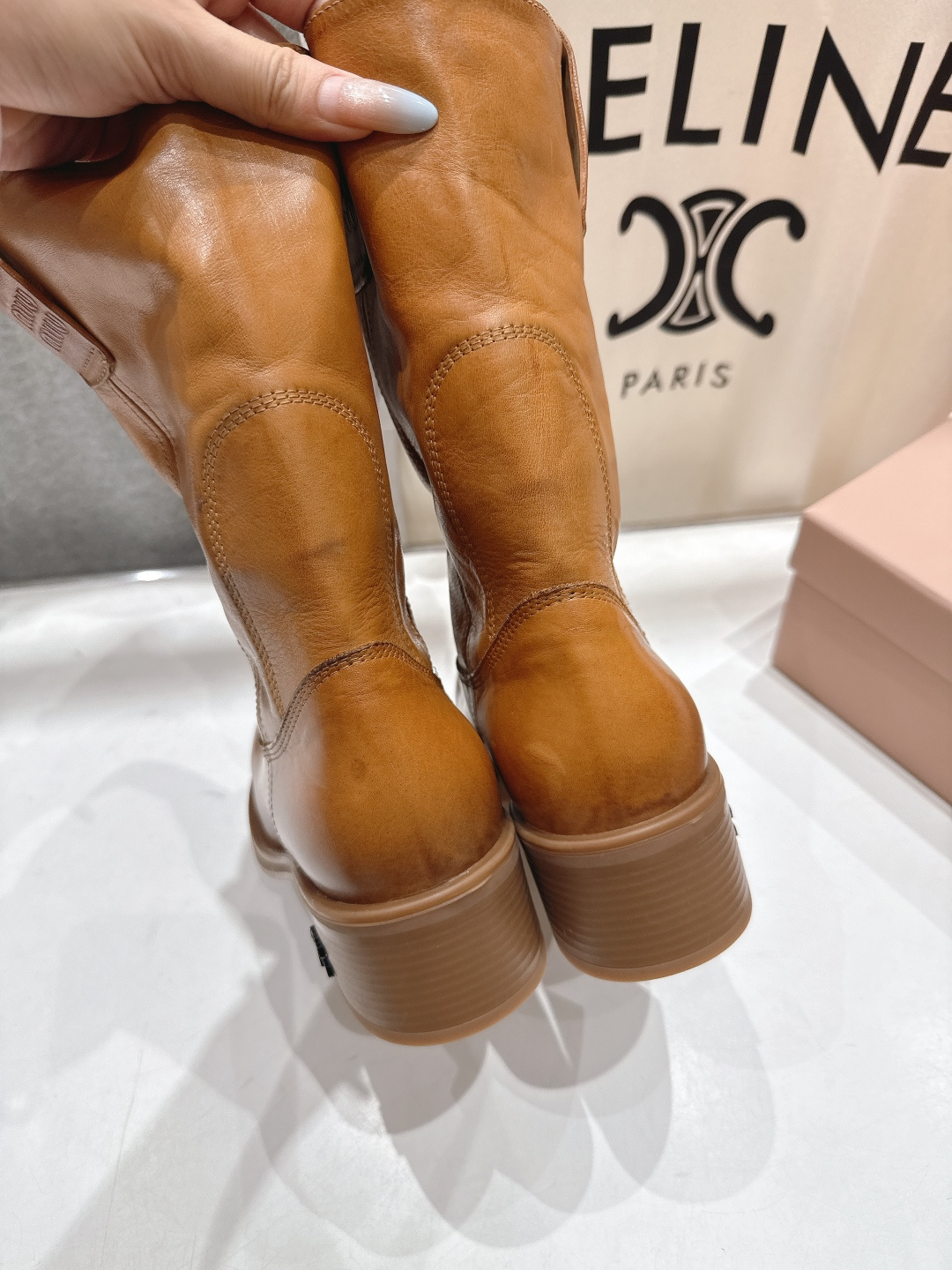 高版本出厂 MiuMiu/缪缪F022 25ss秋冬走秀款西部系列·复古做旧堆堆靴机车靴马丁靴今年最值得