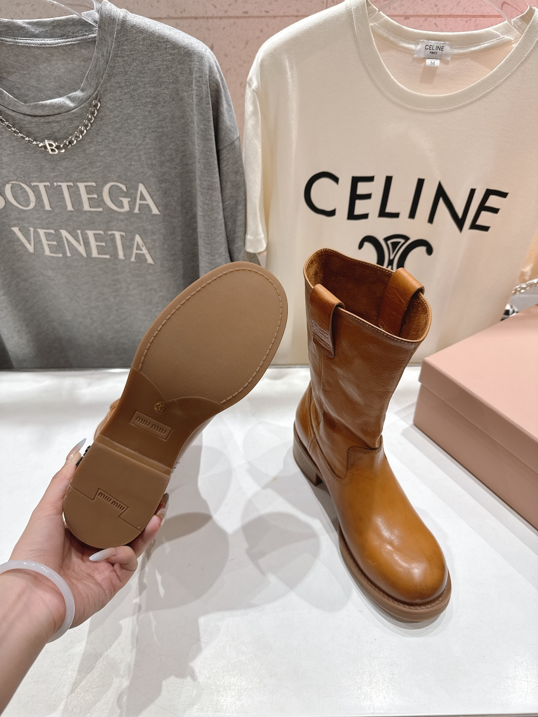 高版本出厂 MiuMiu/缪缪F022 25ss秋冬走秀款西部系列·复古做旧堆堆靴机车靴马丁靴今年最值得