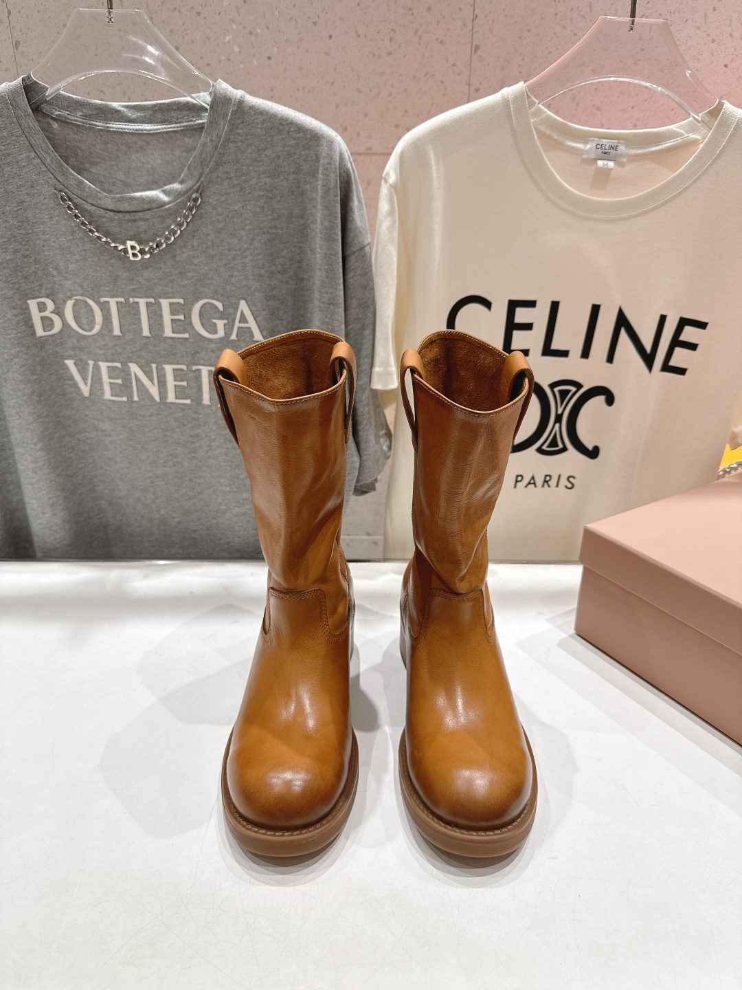 高版本出厂 MiuMiu/缪缪F022 25ss秋冬走秀款西部系列·复古做旧堆堆靴机车靴马丁靴今年最值得