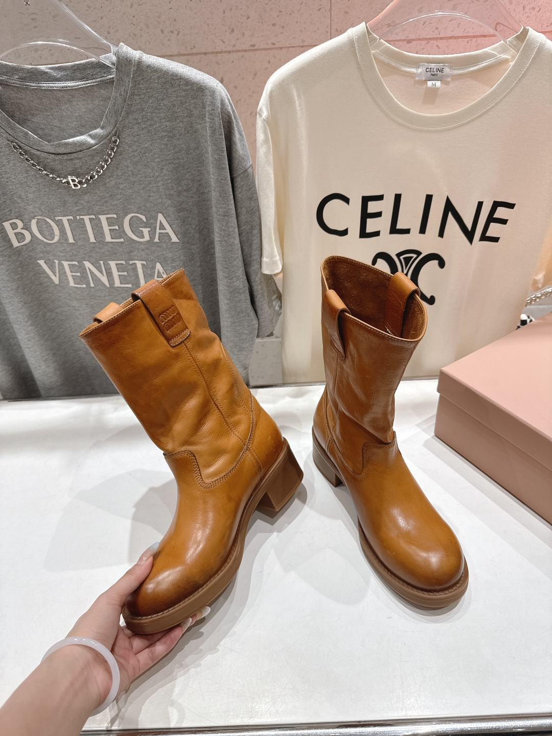 高版本出厂 MiuMiu/缪缪F022 25ss秋冬走秀款西部系列·复古做旧堆堆靴机车靴马丁靴今年最值得