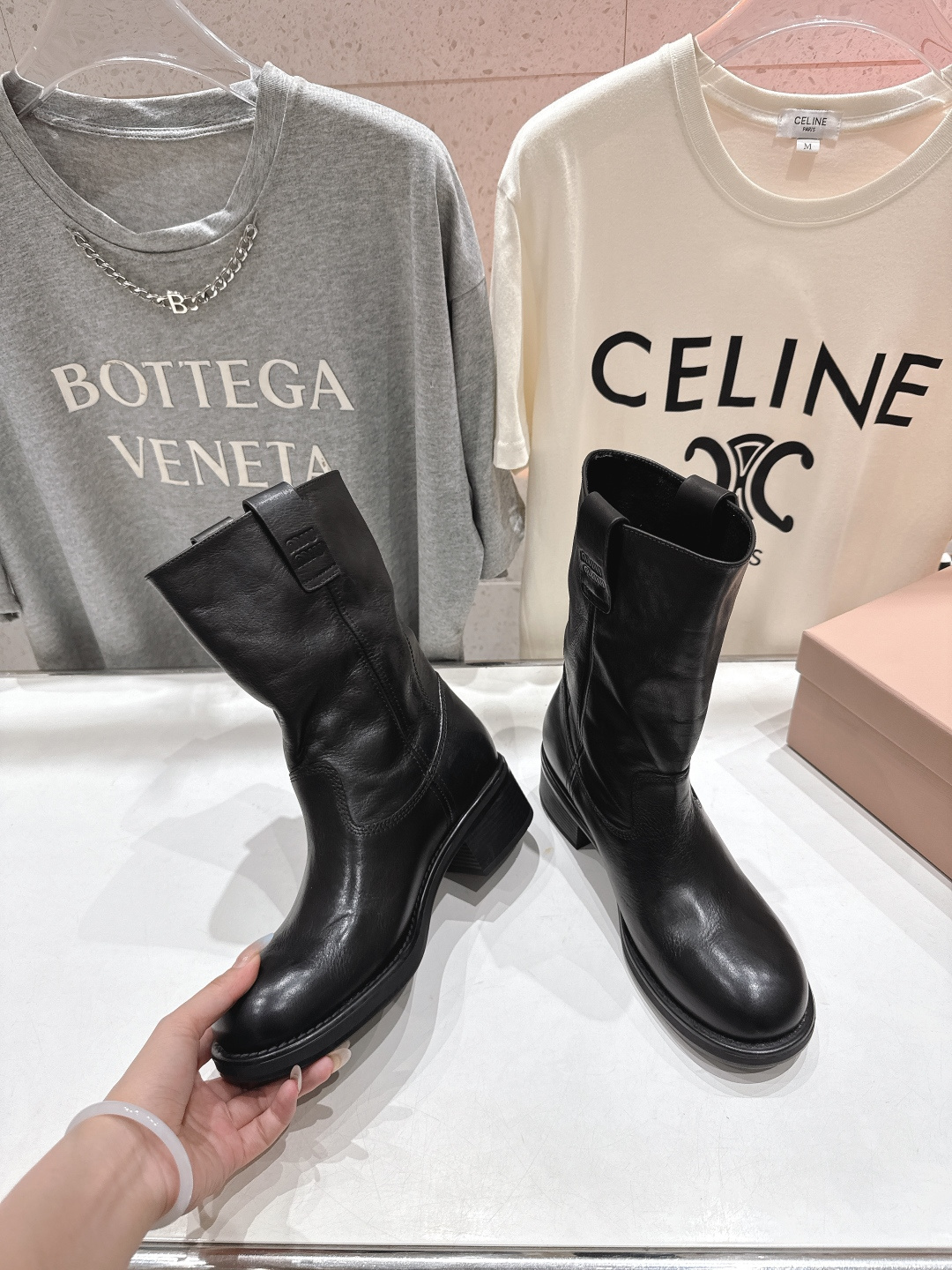 高版本出厂 MiuMiu/缪缪F022 25ss秋冬走秀款西部系列·复古做旧堆堆靴机车靴马丁靴今年最值得