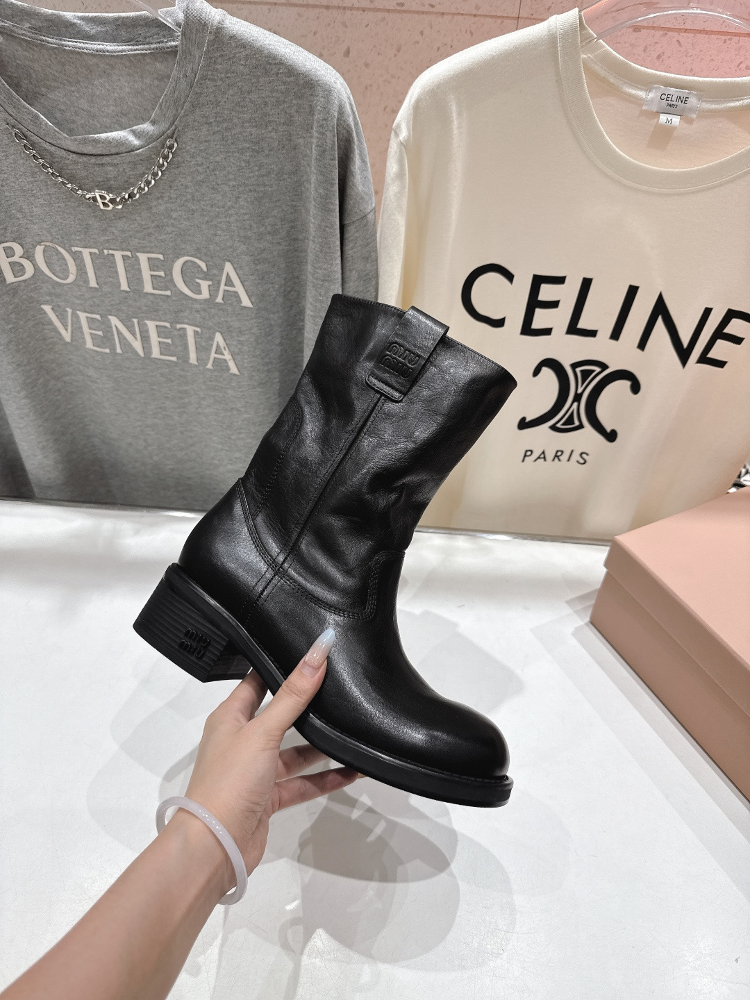 高版本出厂 MiuMiu/缪缪F022 25ss秋冬走秀款西部系列·复古做旧堆堆靴机车靴马丁靴今年最值得