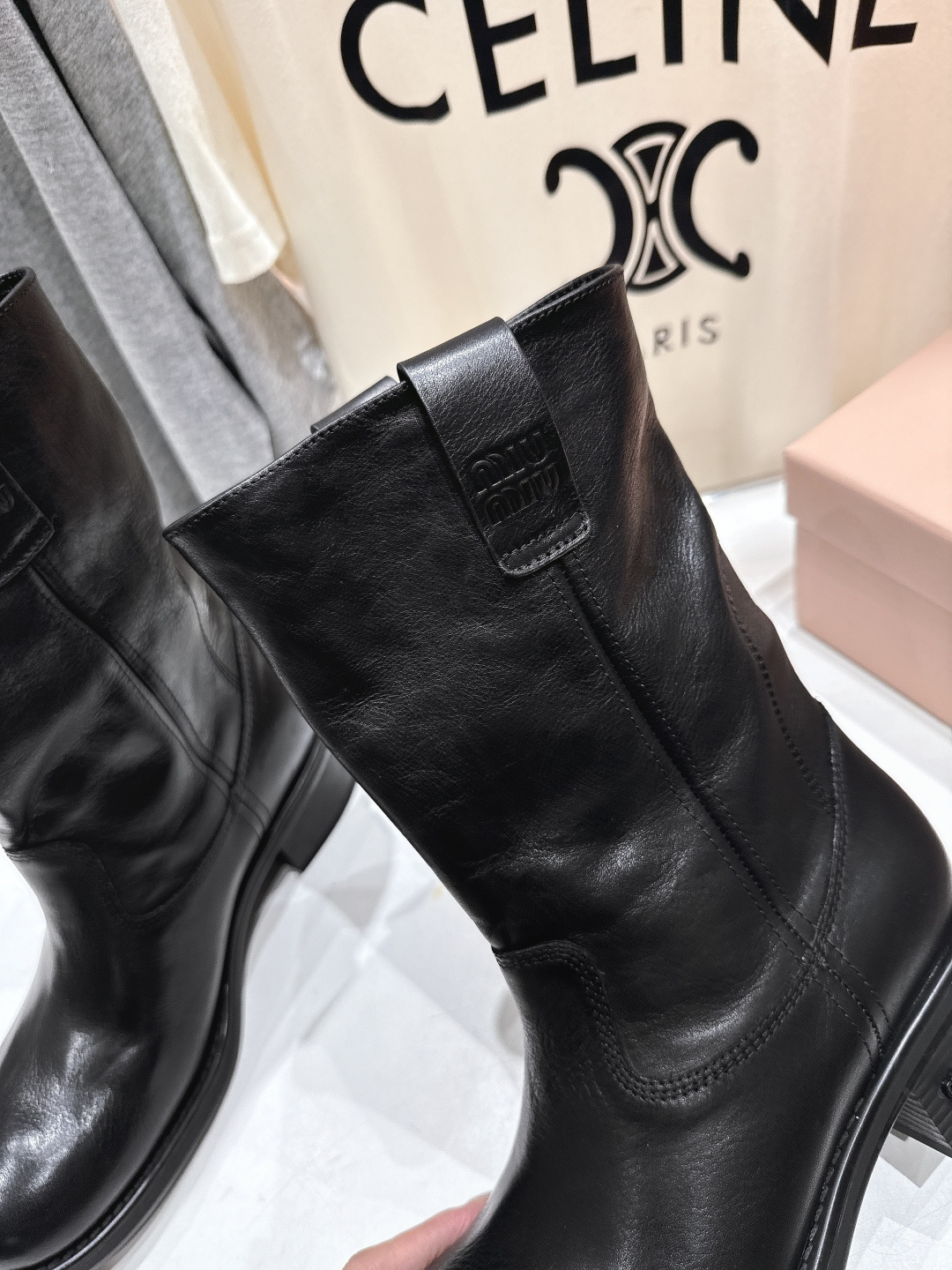 高版本出厂 MiuMiu/缪缪F022 25ss秋冬走秀款西部系列·复古做旧堆堆靴机车靴马丁靴今年最值得