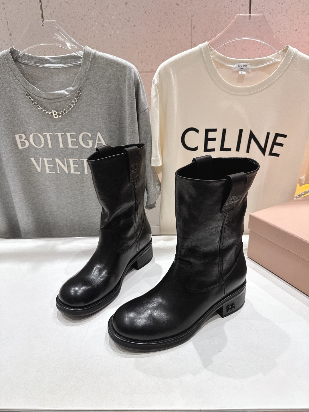 高版本出厂 MiuMiu/缪缪F022 25ss秋冬走秀款西部系列·复古做旧堆堆靴机车靴马丁靴今年最值得