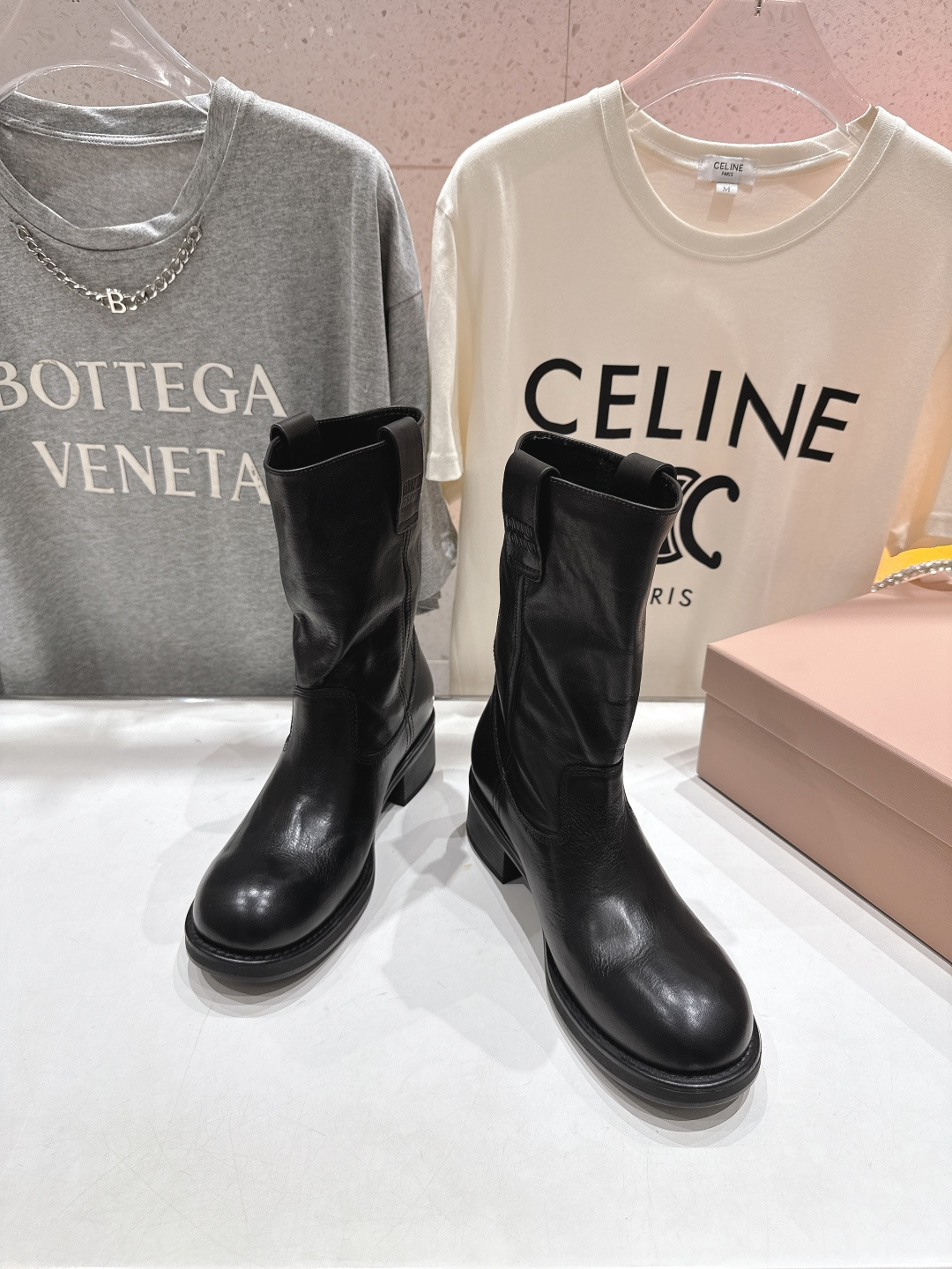 高版本出厂 MiuMiu/缪缪F022 25ss秋冬走秀款西部系列·复古做旧堆堆靴机车靴马丁靴今年最值得