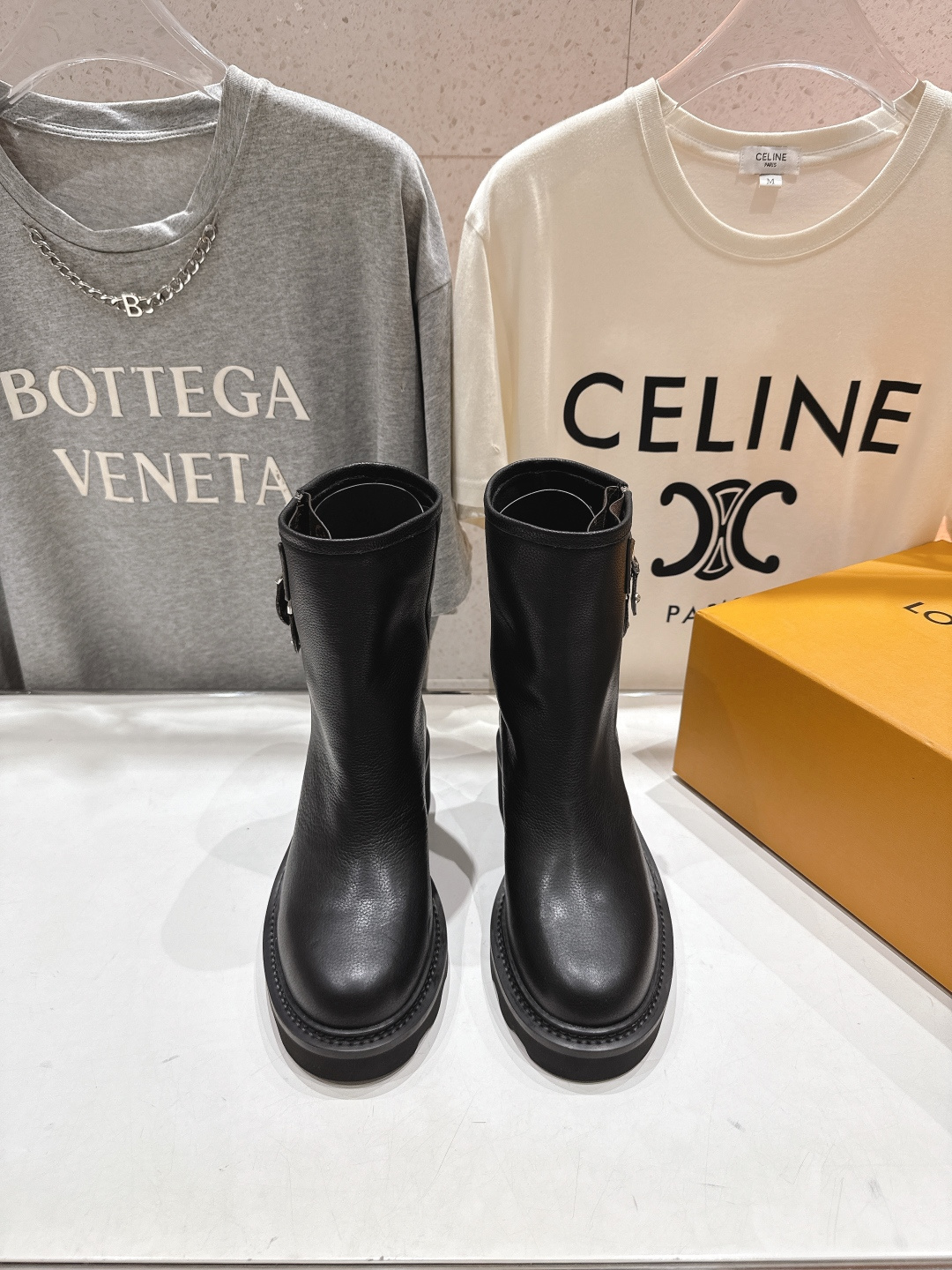 高版本出厂 LOUIS VUITTON 25ss LV驴牌新款英伦风帅气马丁靴短靴楦型百搭瘦脚yyds.