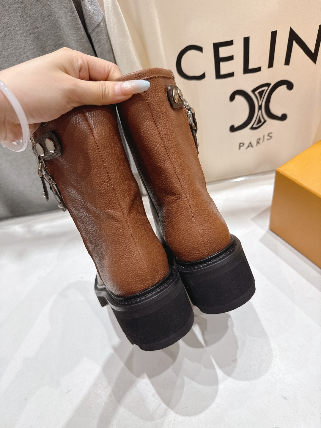 高版本出厂 LOUIS VUITTON 25ss LV驴牌新款英伦风帅气马丁靴短靴楦型百搭瘦脚yyds.