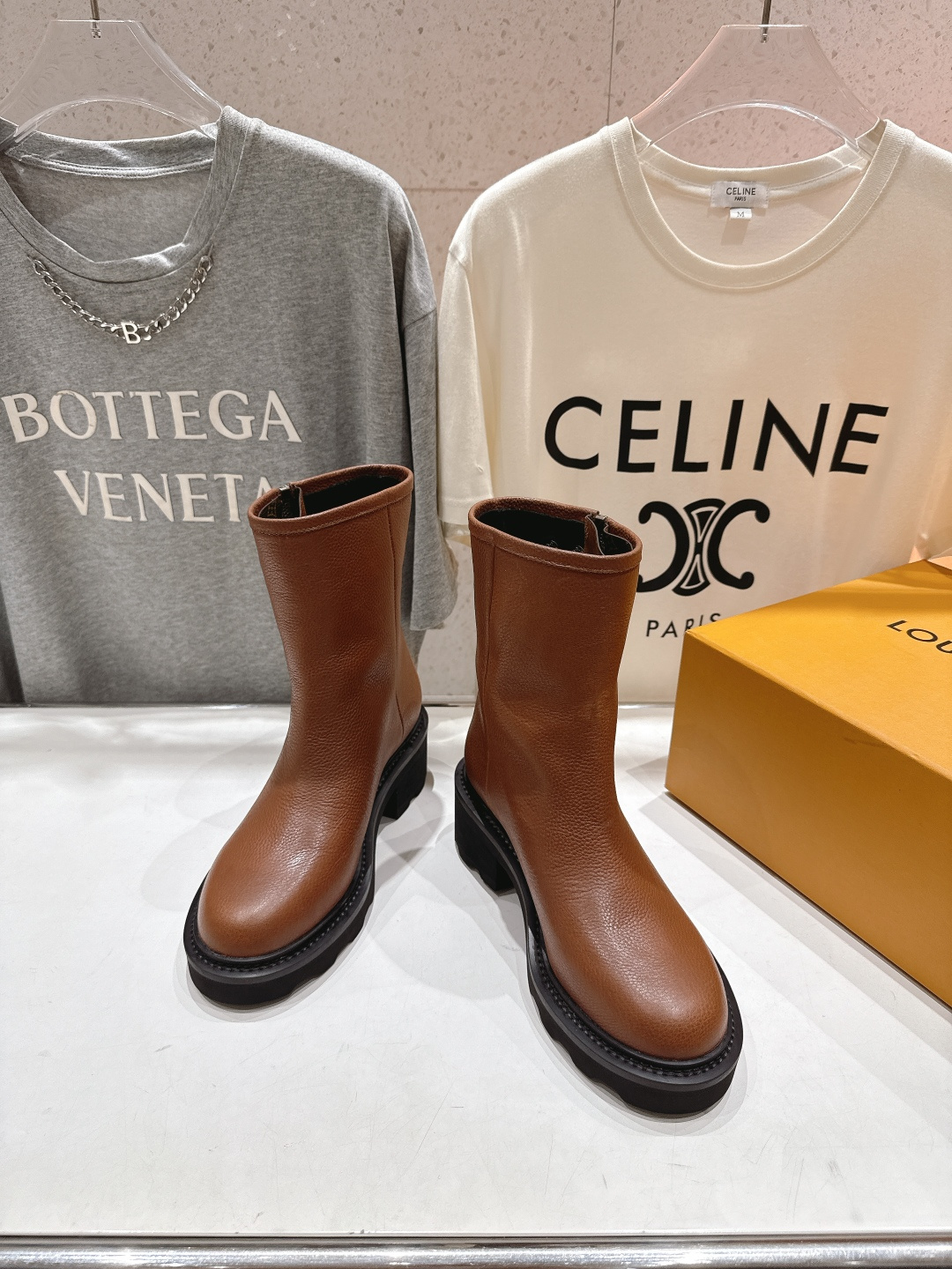 高版本出厂 LOUIS VUITTON 25ss LV驴牌新款英伦风帅气马丁靴短靴楦型百搭瘦脚yyds.