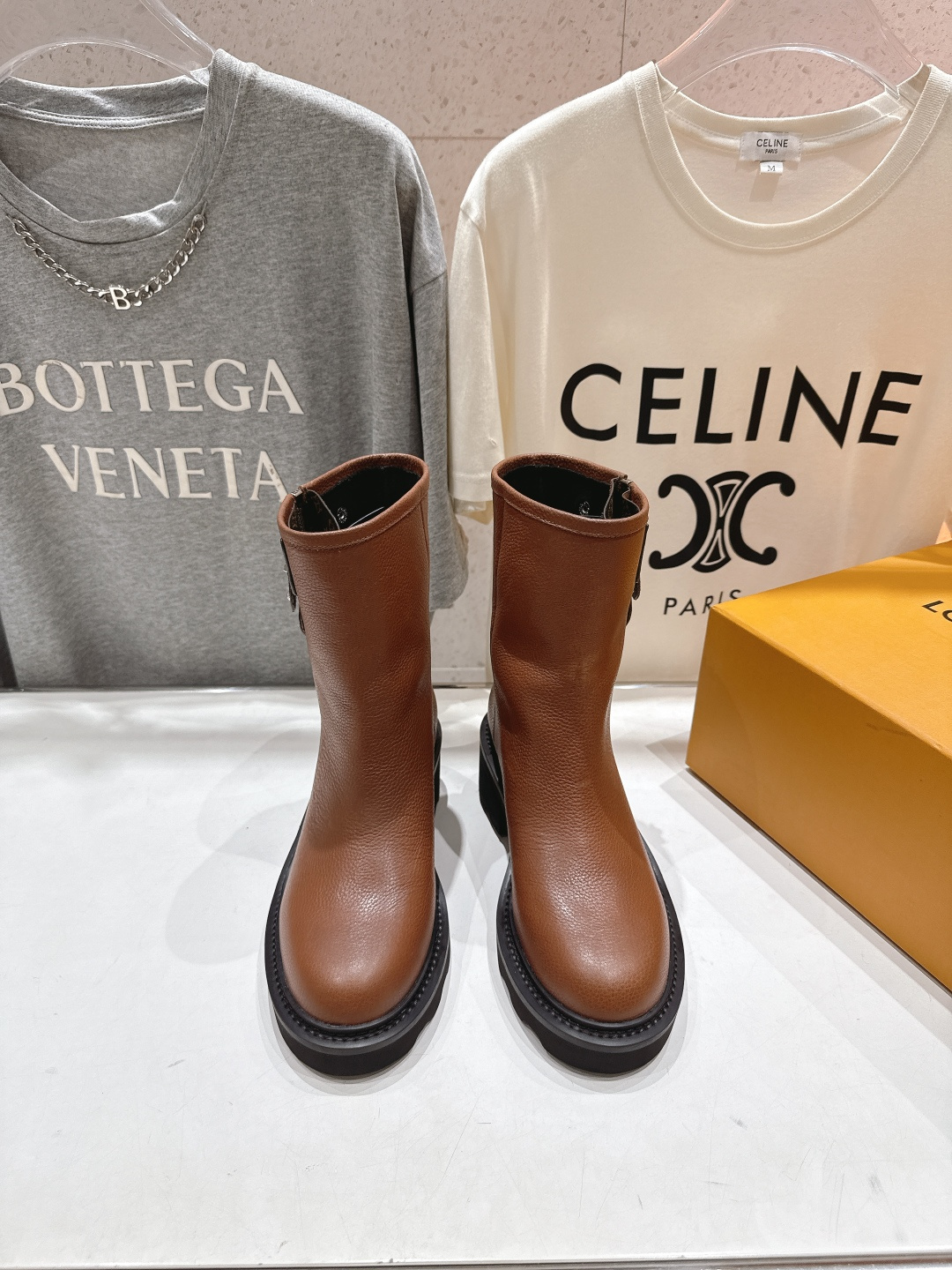 高版本出厂 LOUIS VUITTON 25ss LV驴牌新款英伦风帅气马丁靴短靴楦型百搭瘦脚yyds.